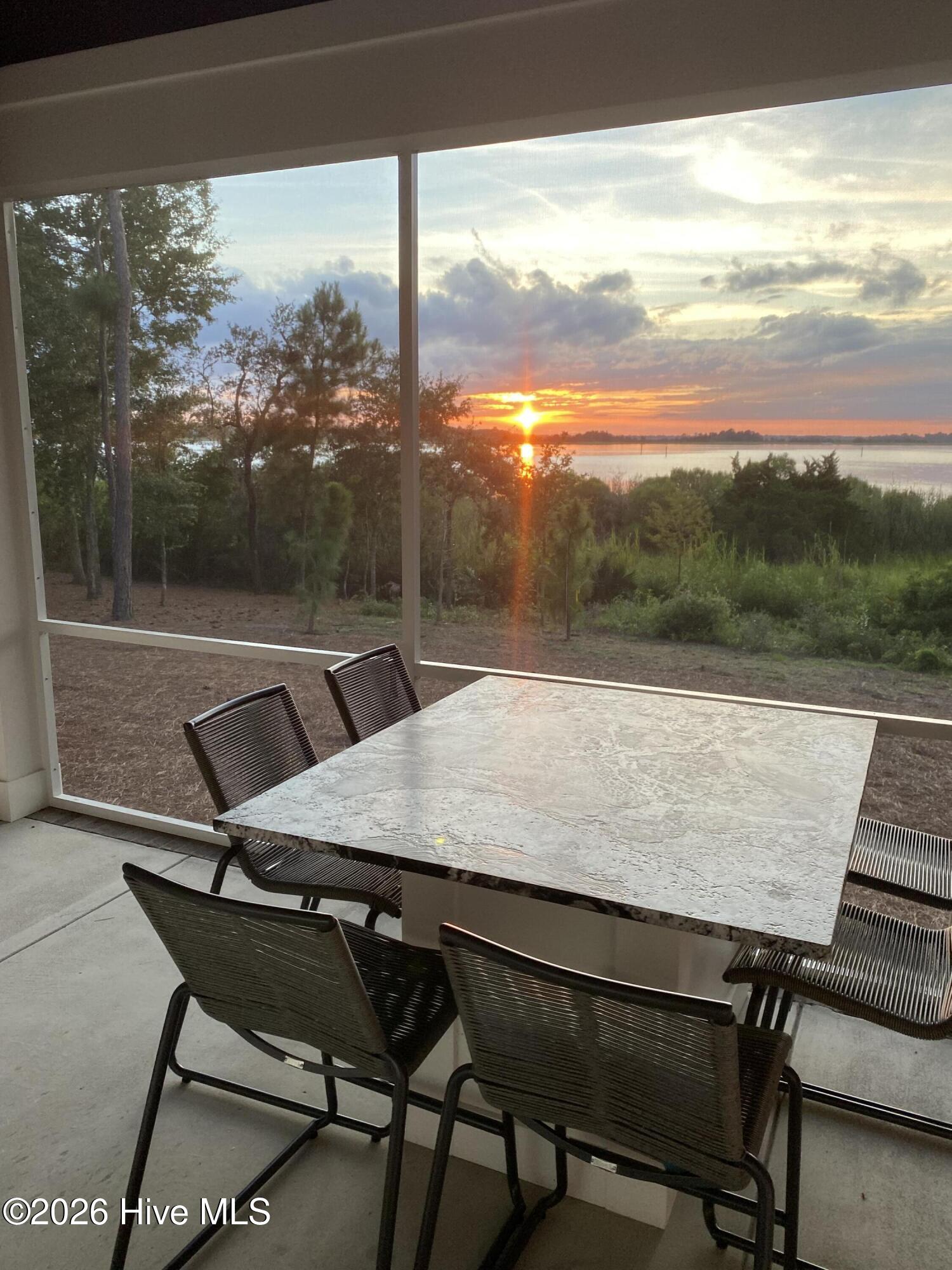 100553352 | Photo 72