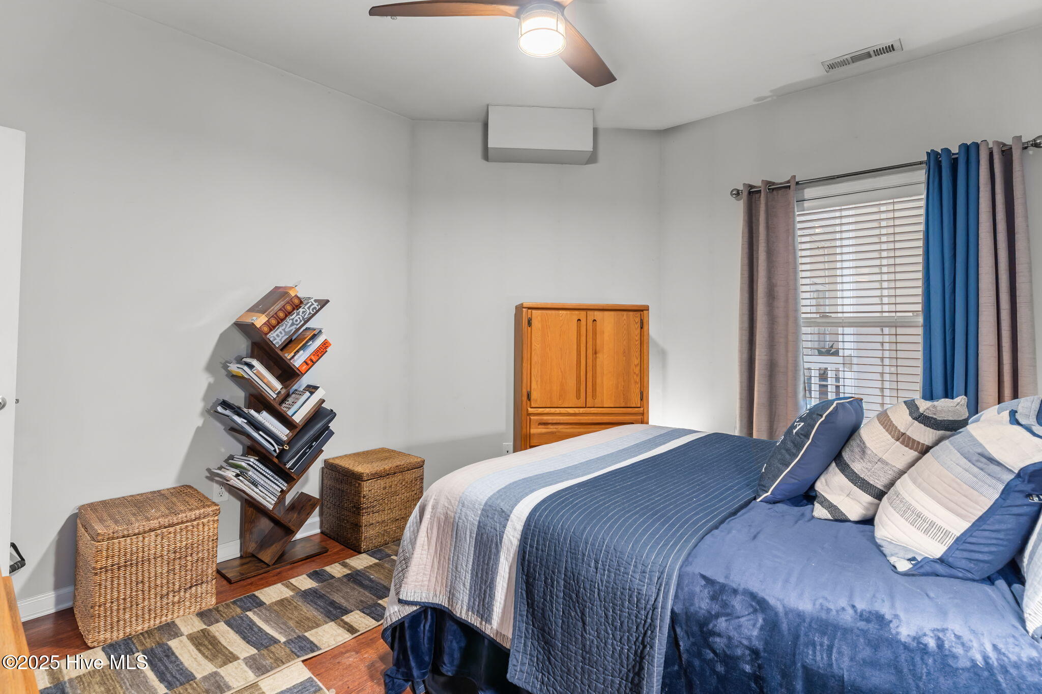 100532353 | Photo 26