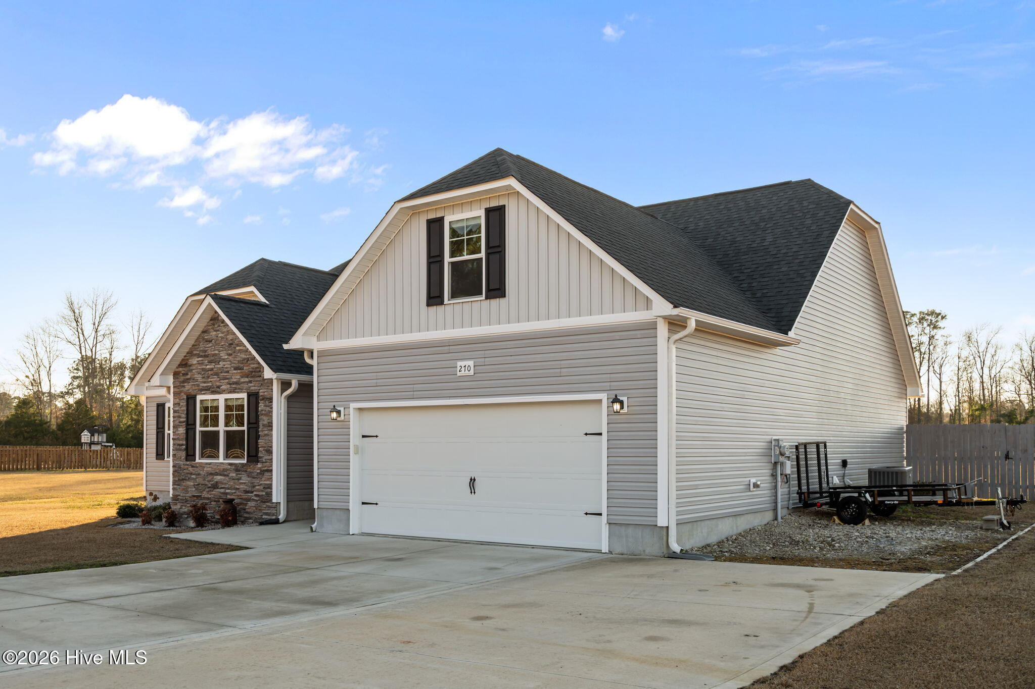 100548485 | Photo 49