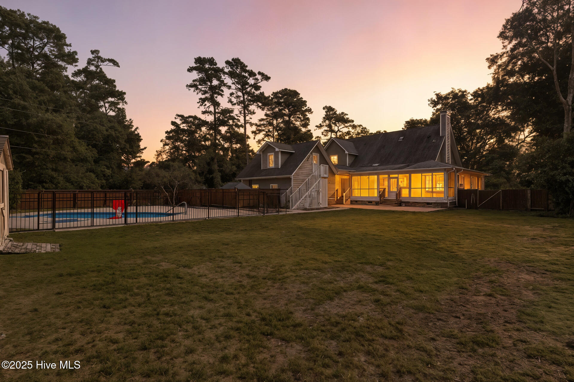 100532167 | Photo 55