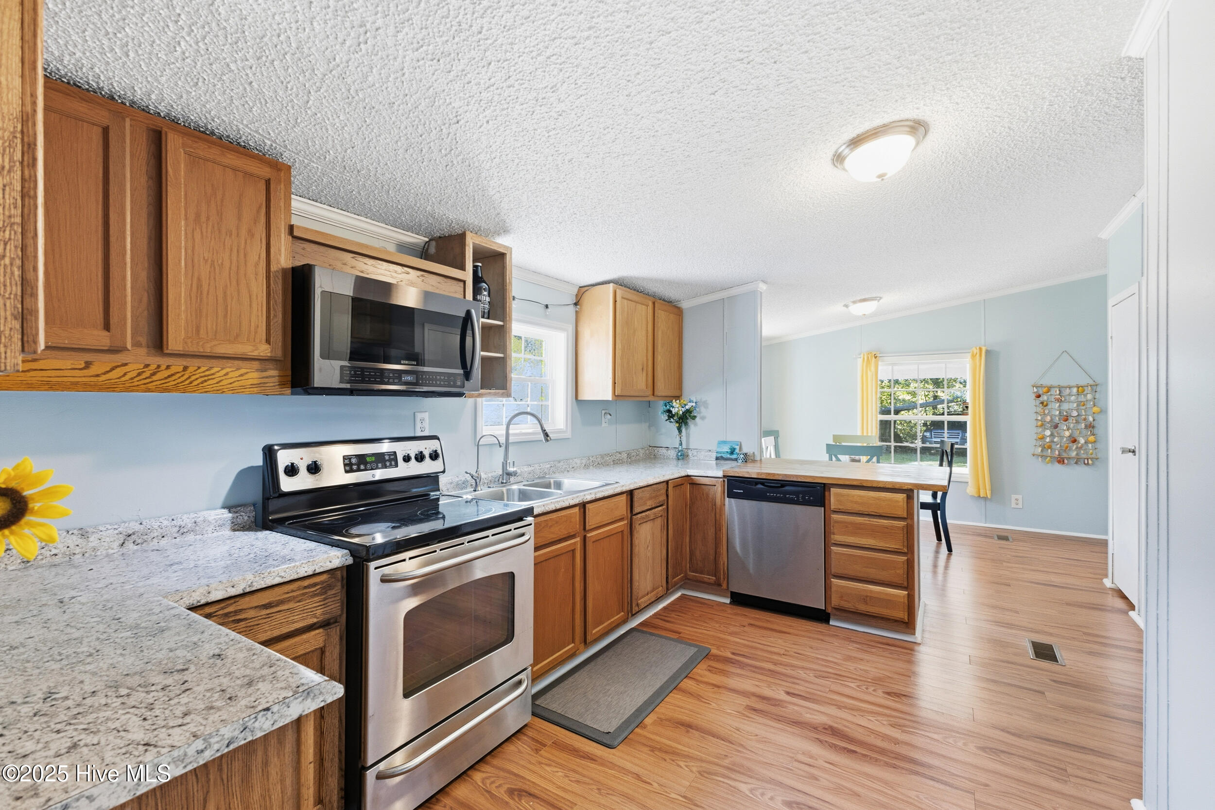 100536494 | Photo 11