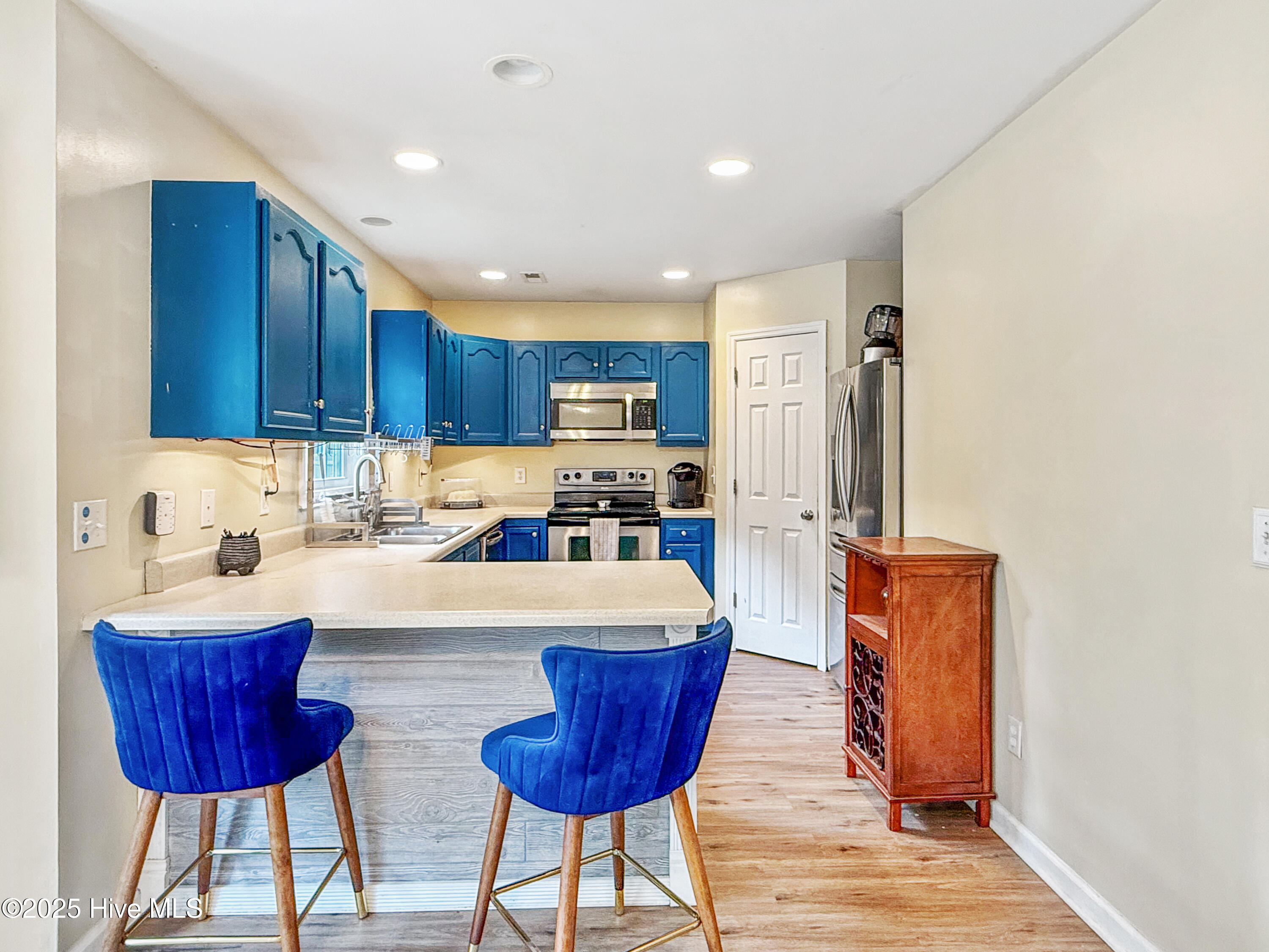 100528290 | Photo 18