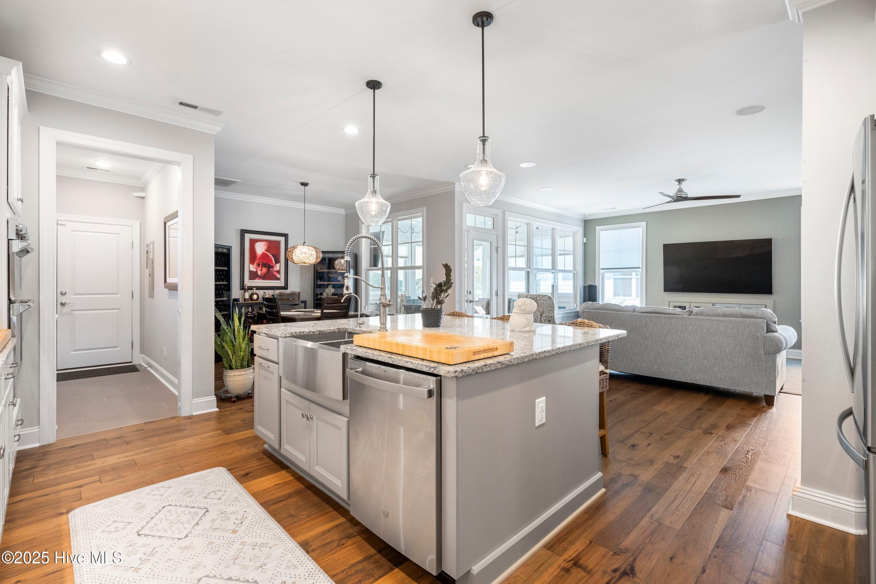 100538062 | Photo 30