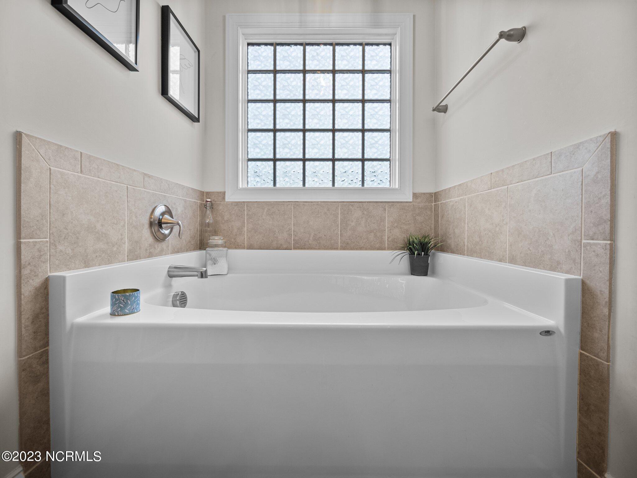 100552658 | Photo 33