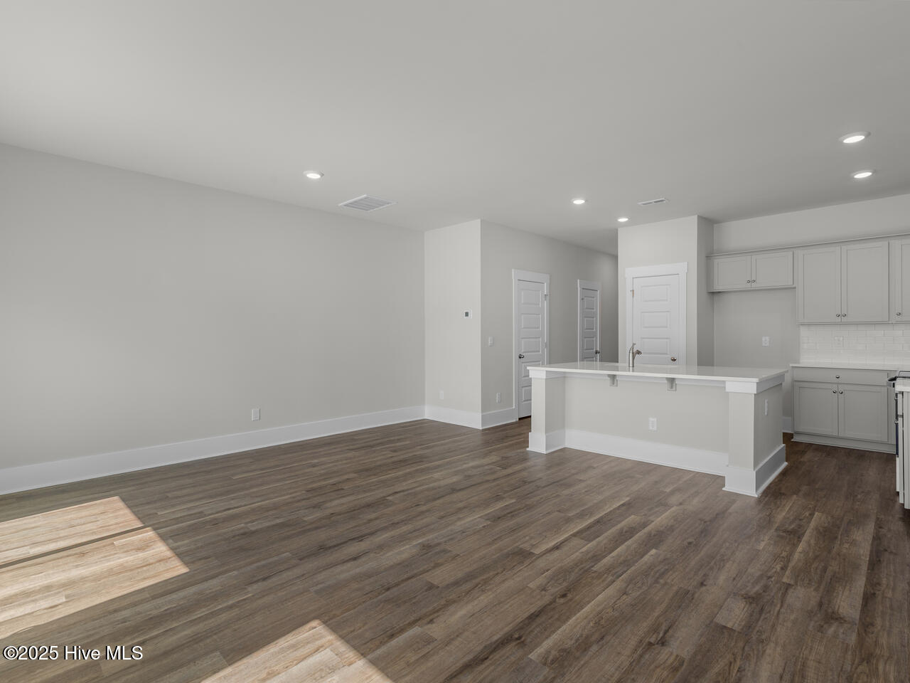 100508458 | Photo 13