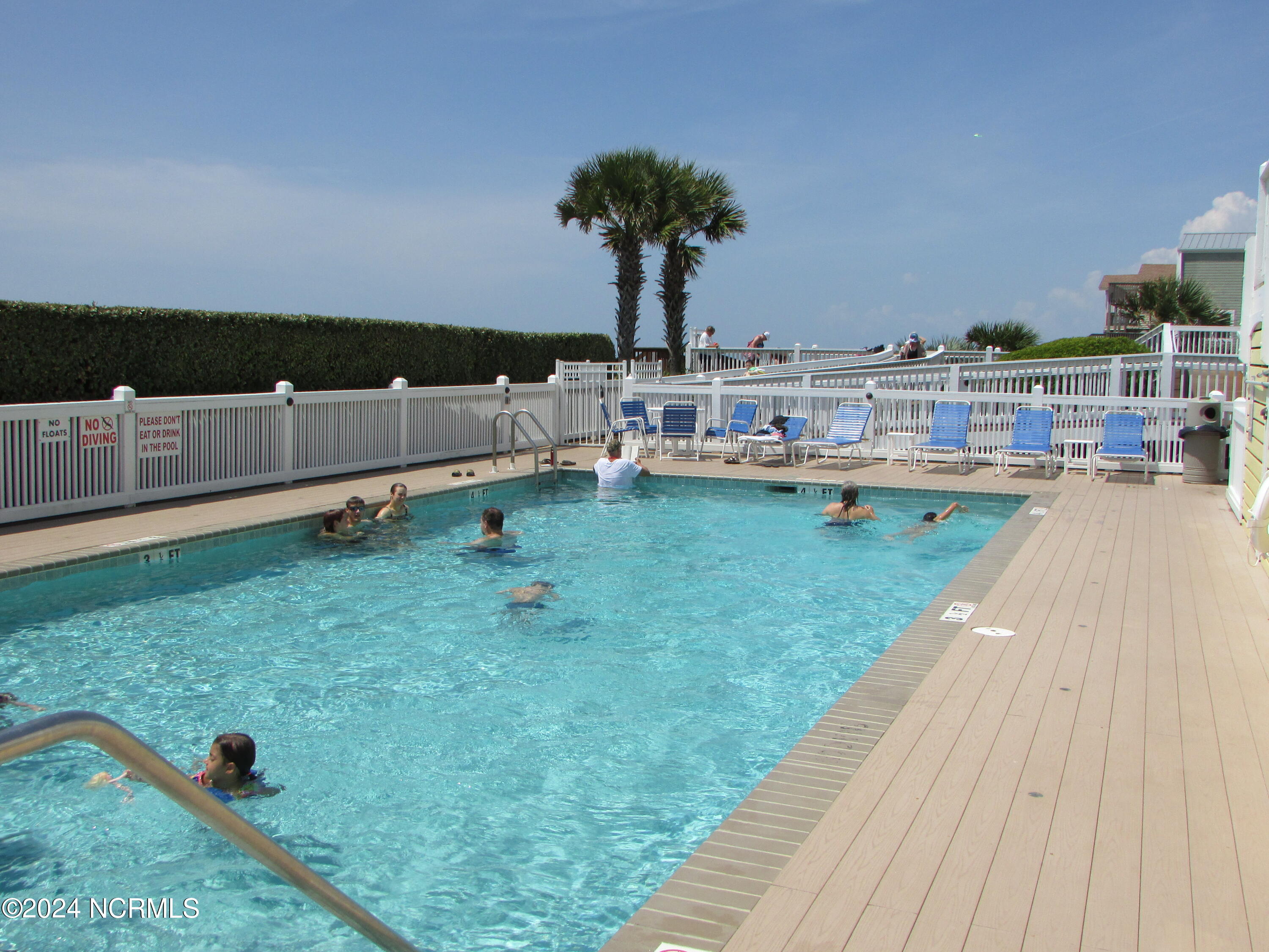 100560867 | Photo 42