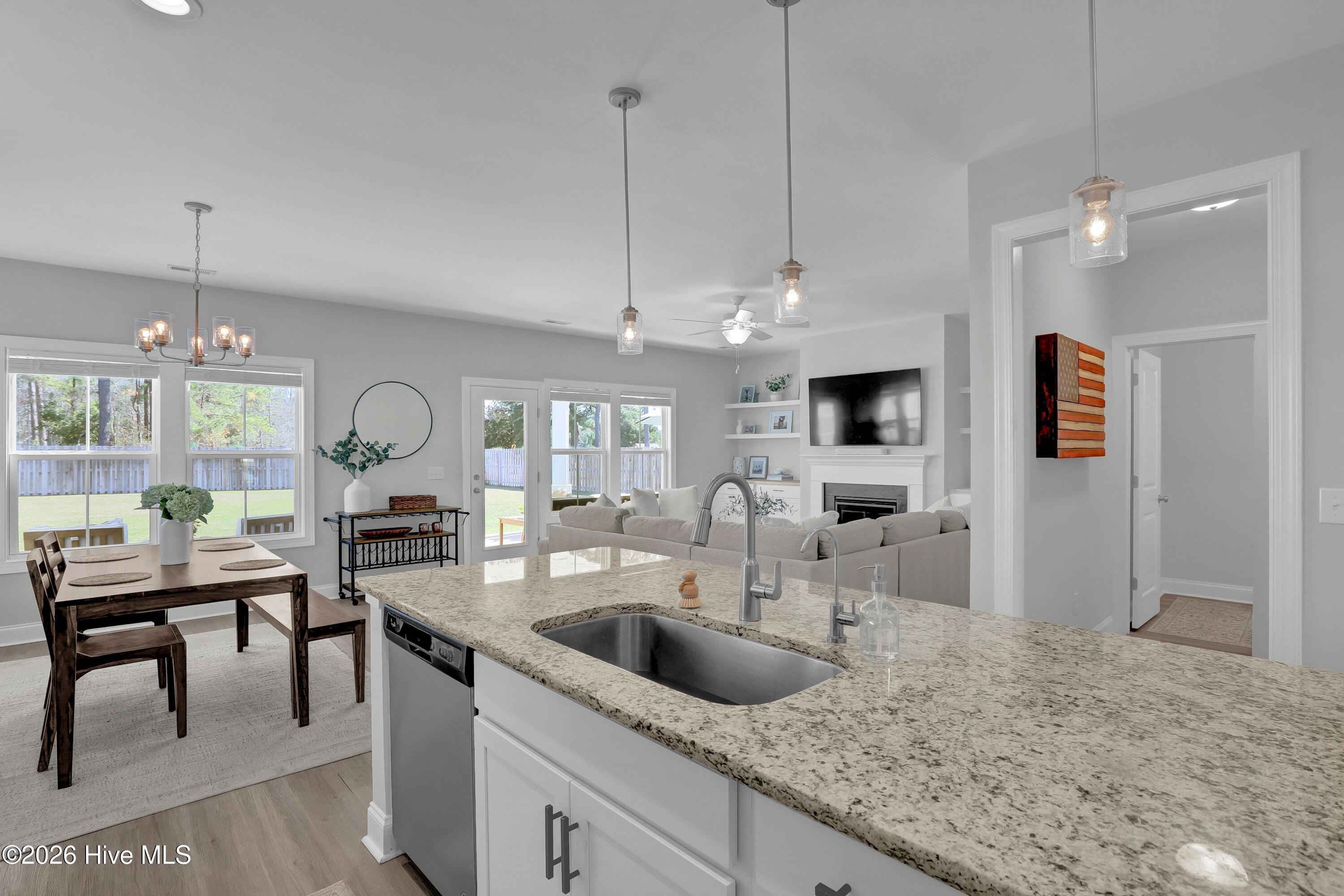 100562684 | Photo 15