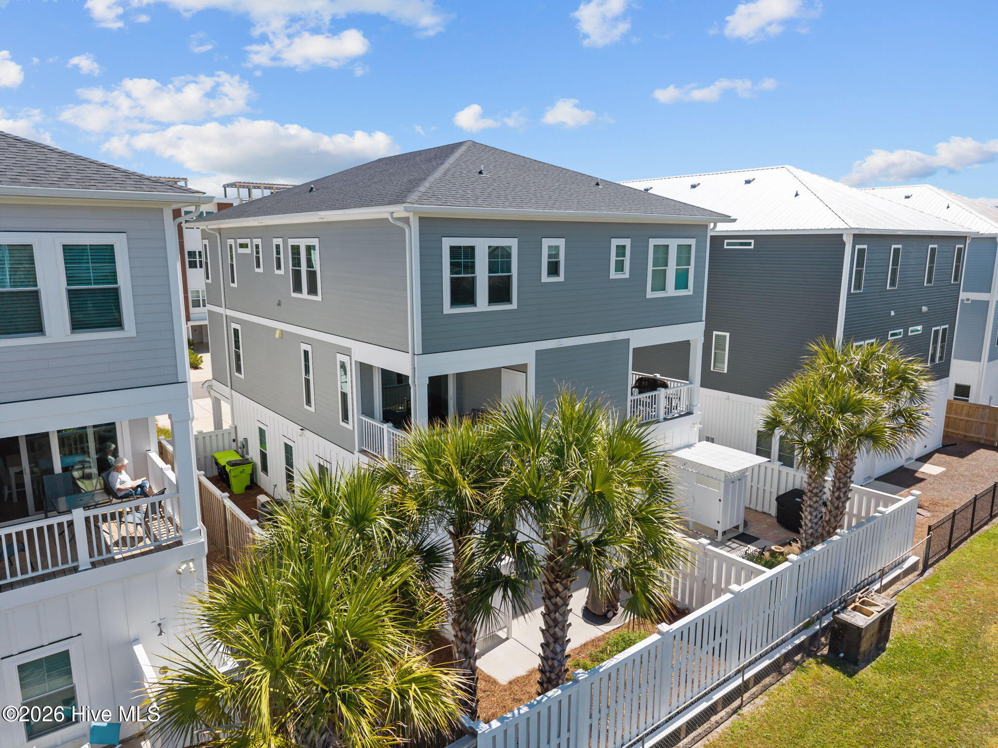 100565767 | Photo 48