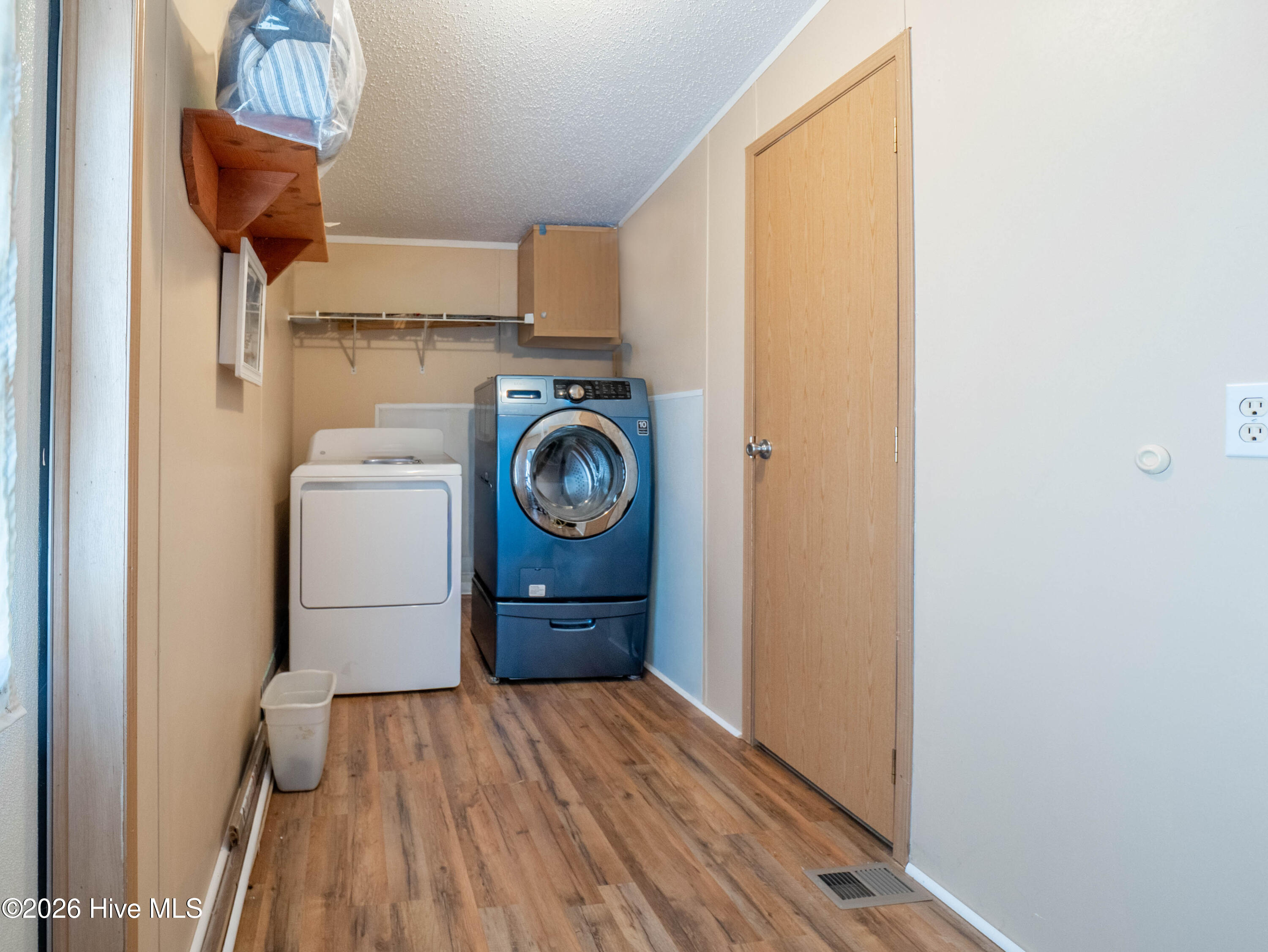 100565026 | Photo 22