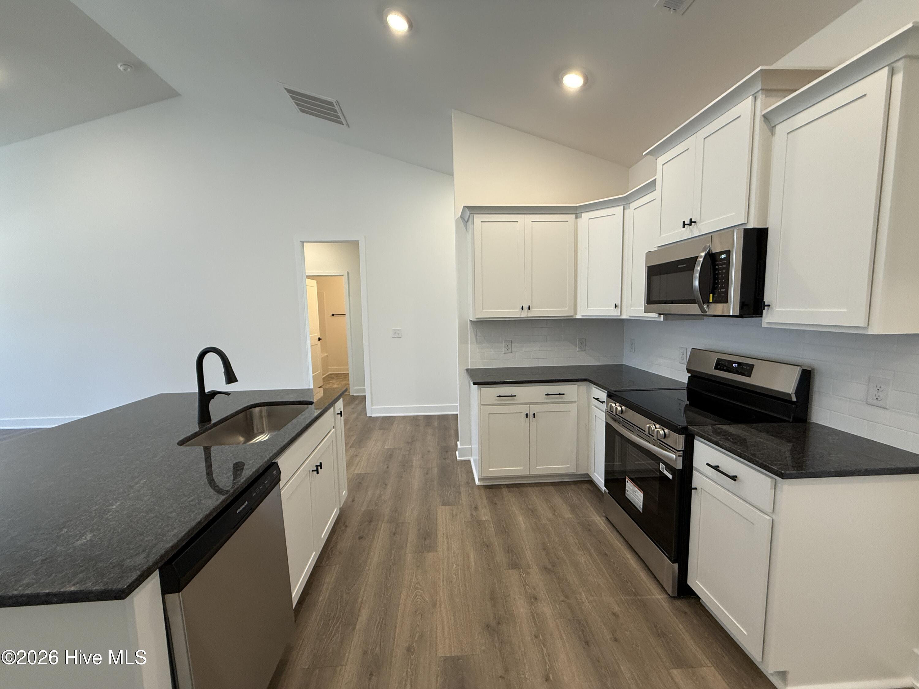 100551152 | Photo 10