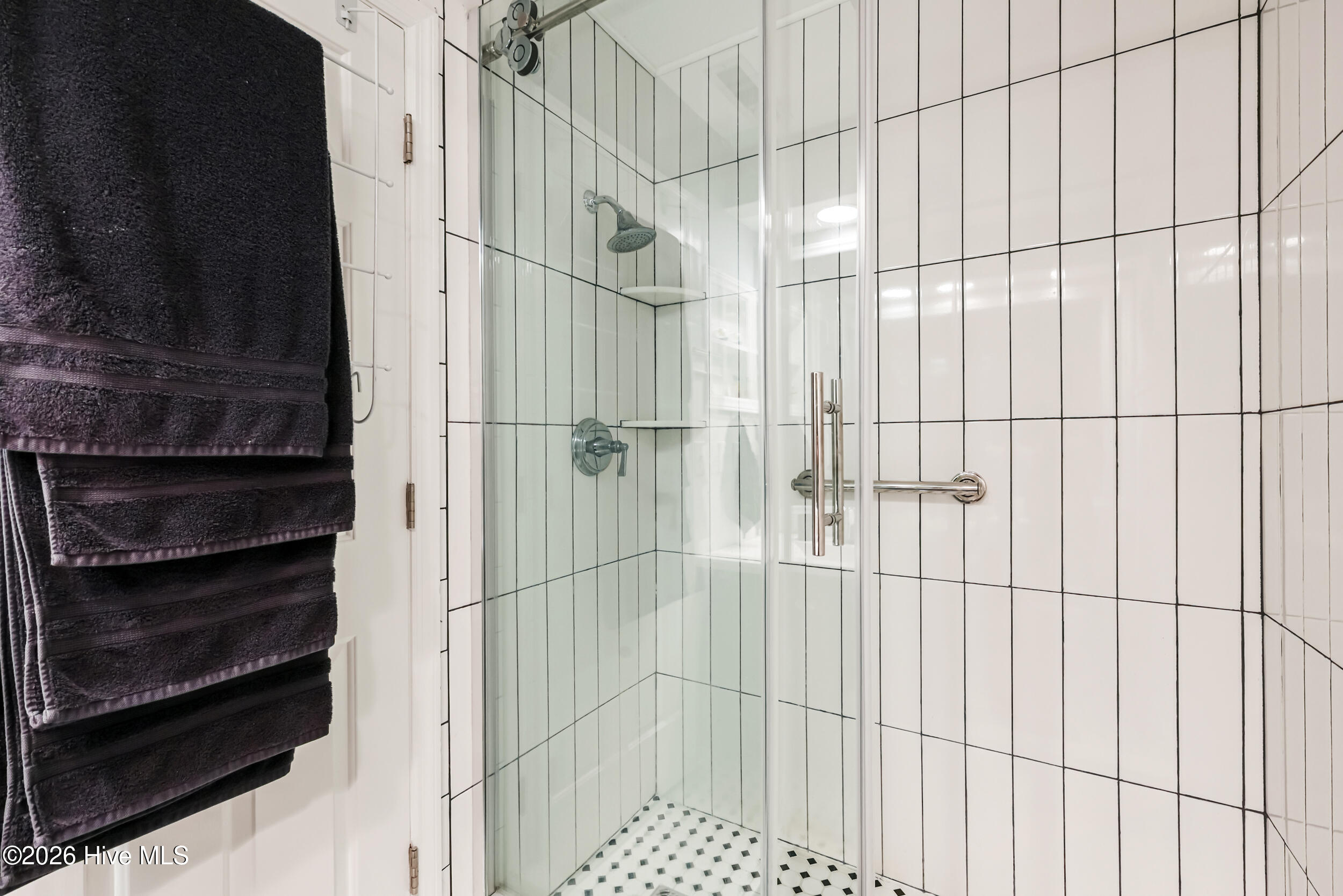 100557984 | Photo 22