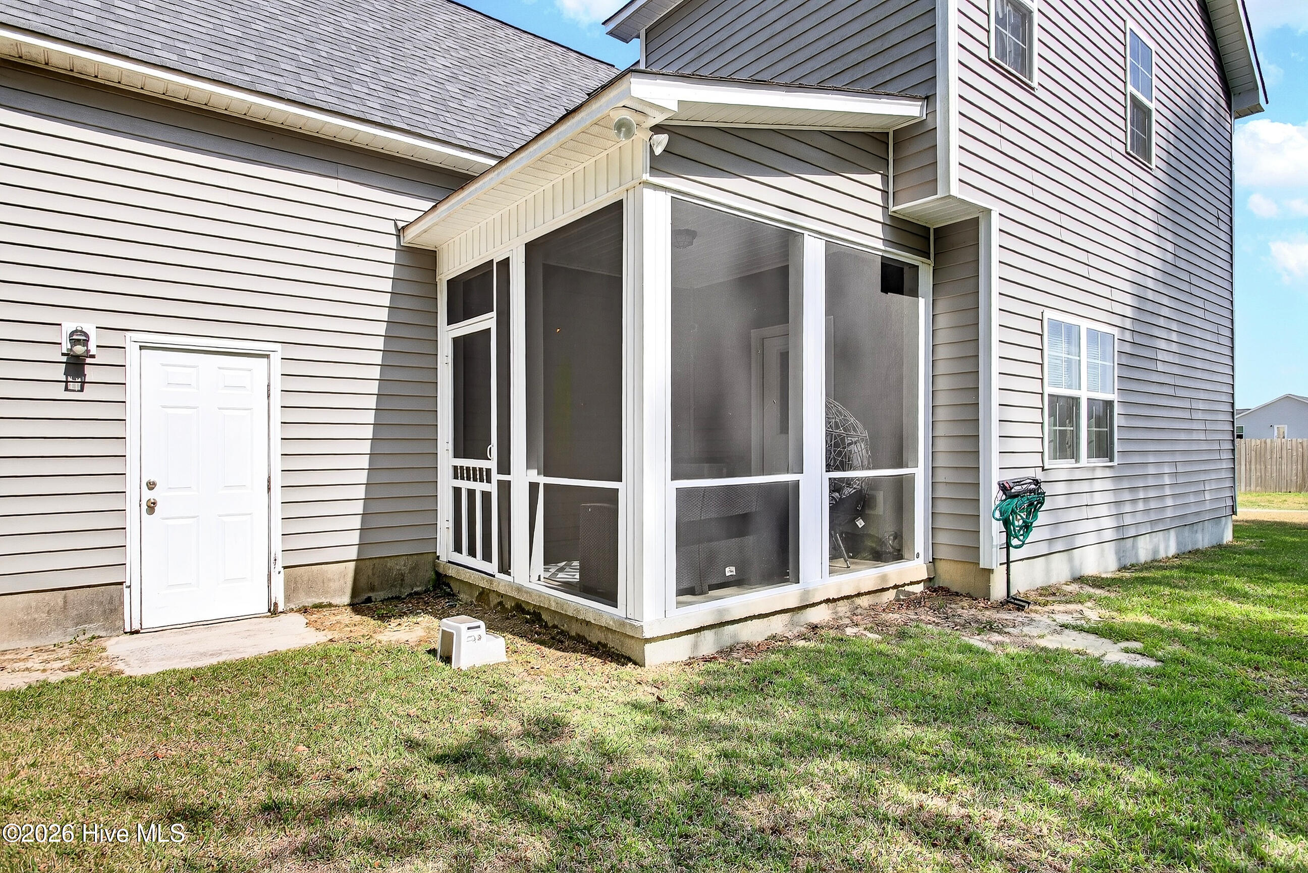 100566263 | Photo 25