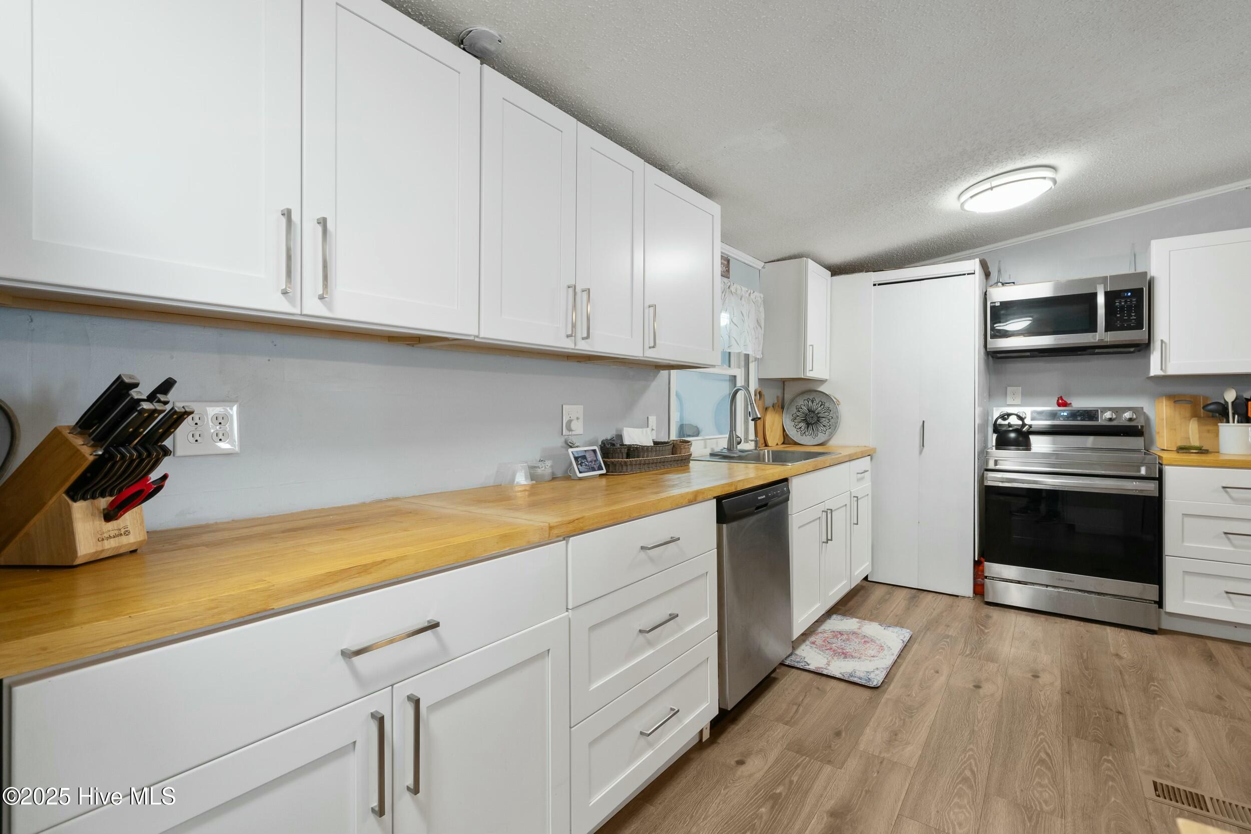 100482748 | Photo 11