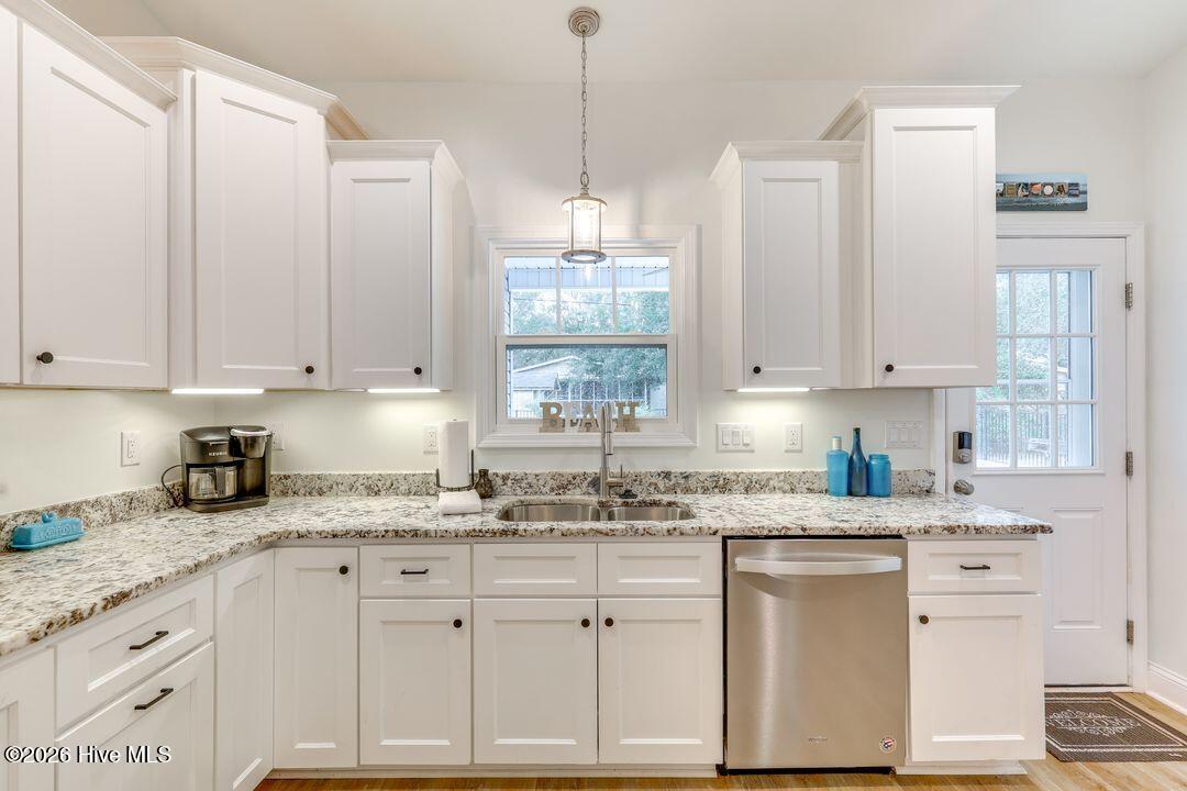 100559690 | Photo 12