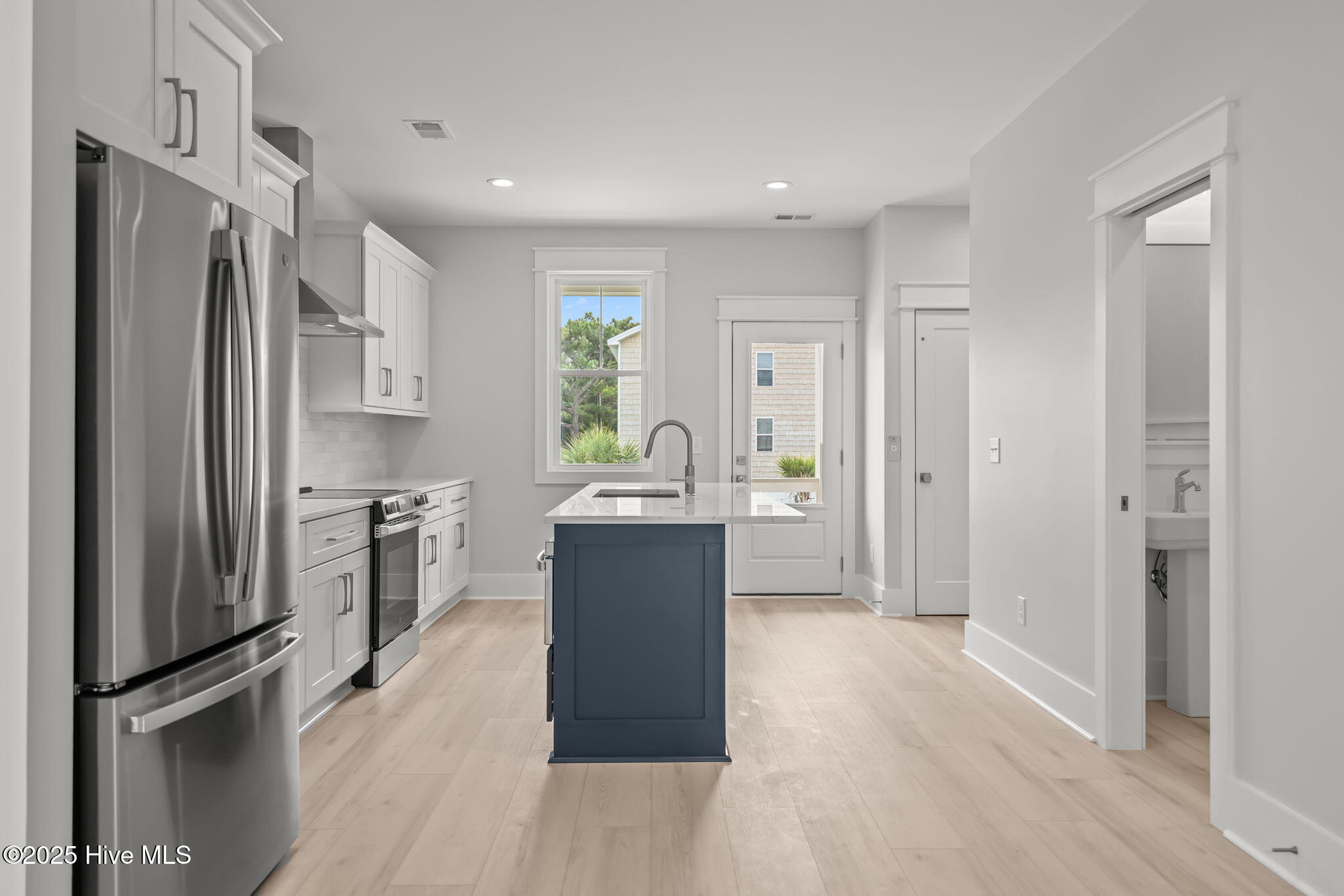 100537880 | Photo 21