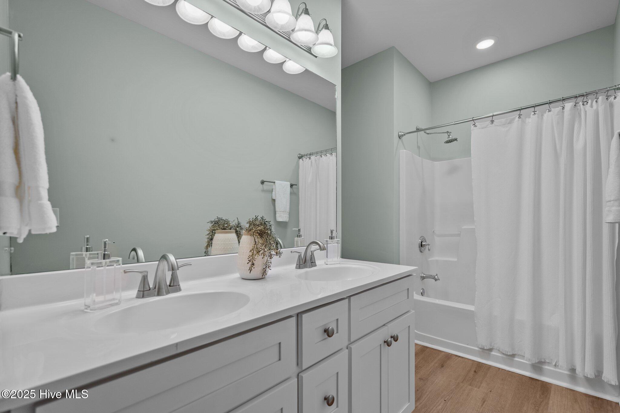 100514871 | Photo 27