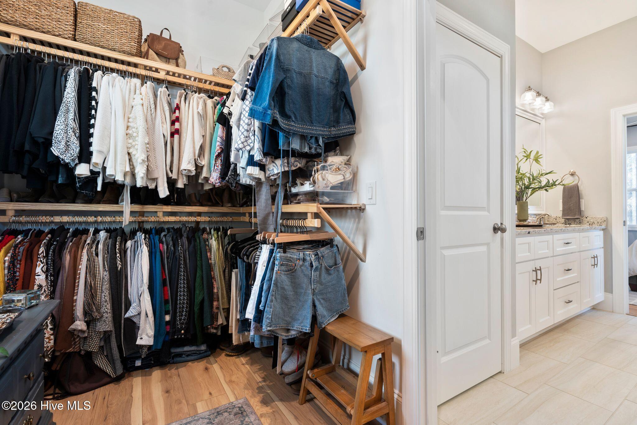 100551668 | Photo 53