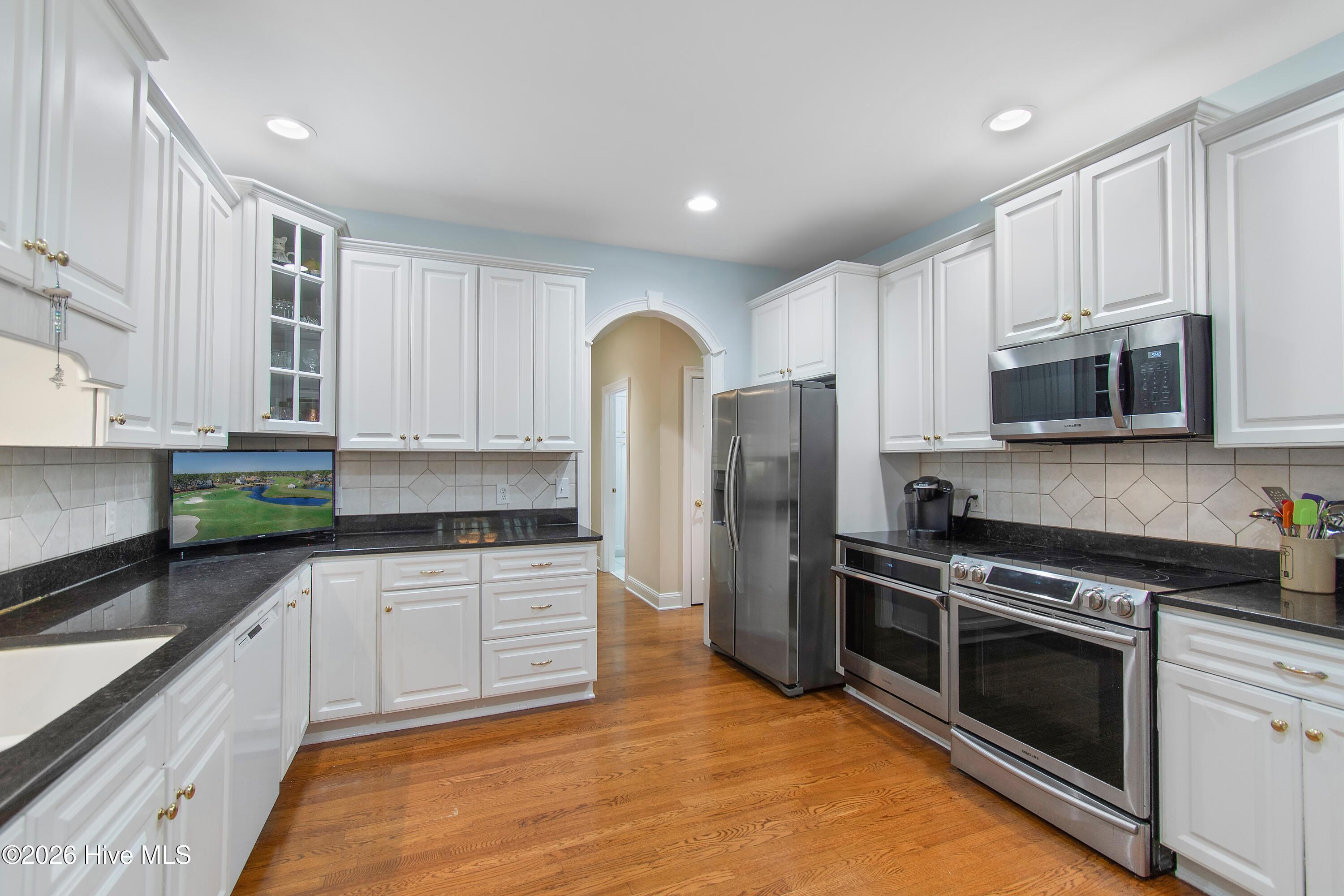 100557471 | Photo 25