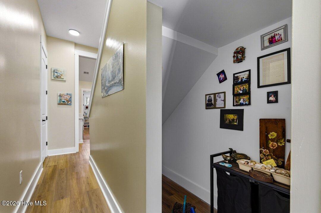 100560083 | Photo 33