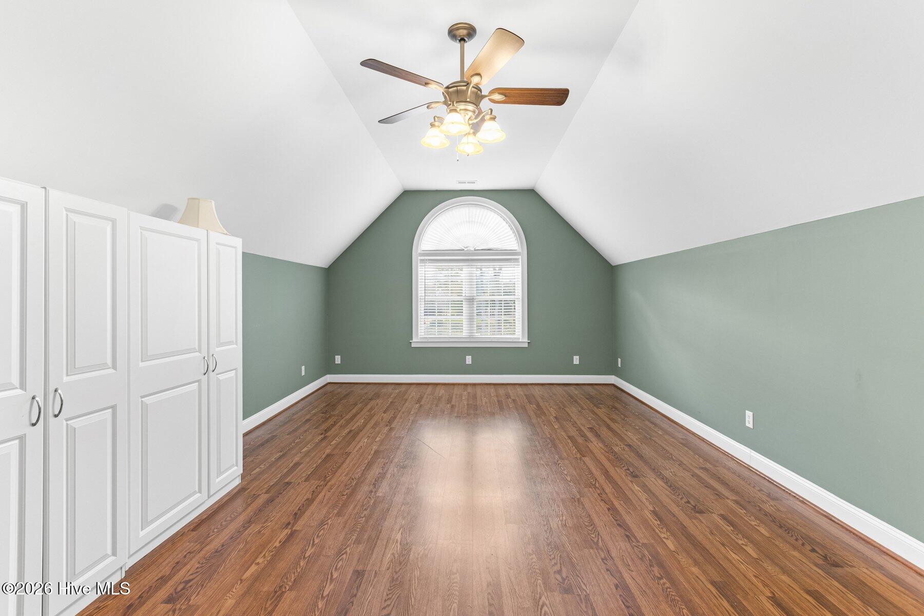 100547238 | Photo 28