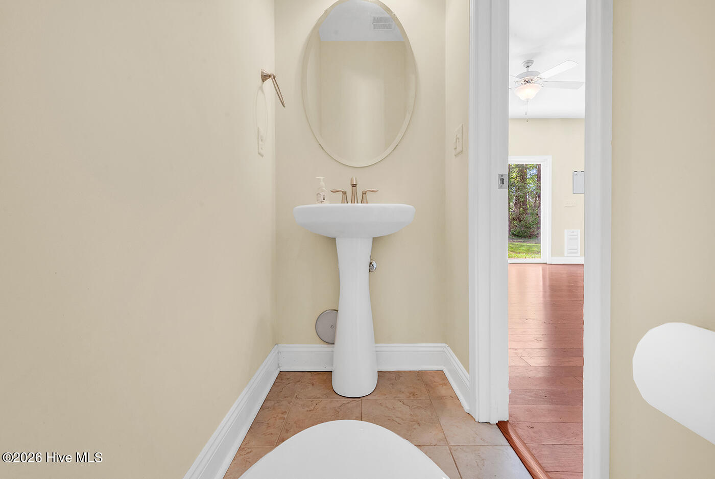 100566438 | Photo 26