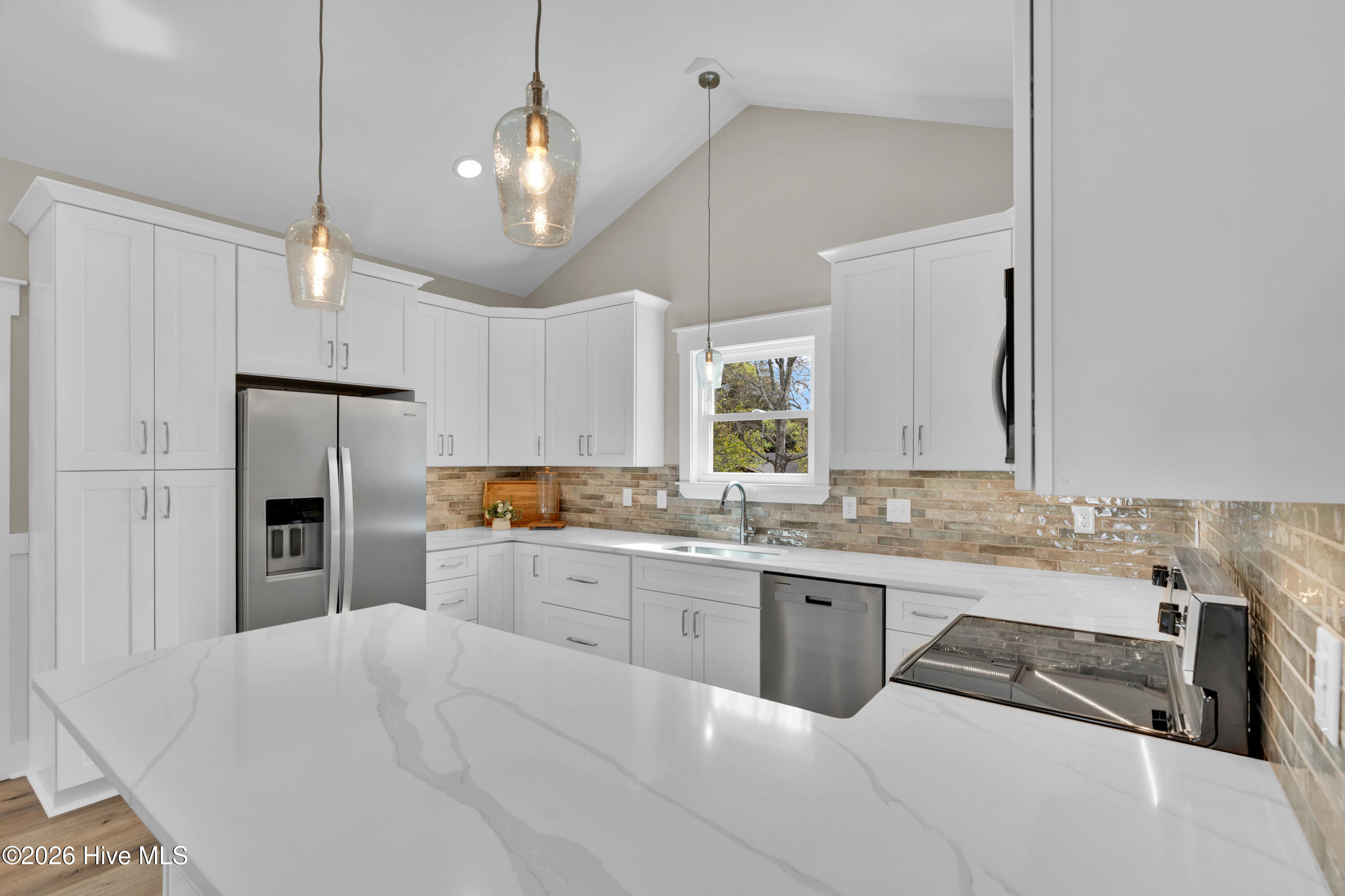 100564696 | Photo 11