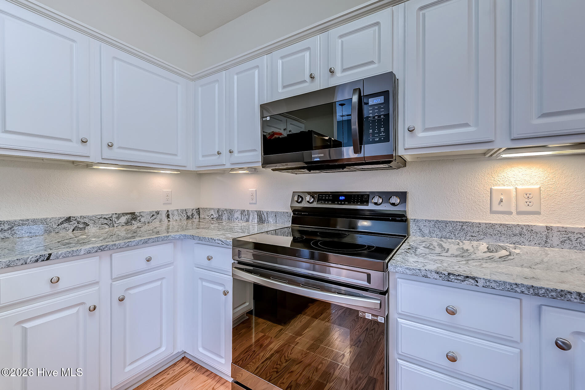 100563613 | Photo 27