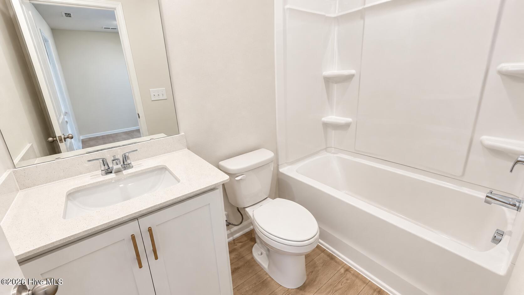 Upper Level Full Bathroom