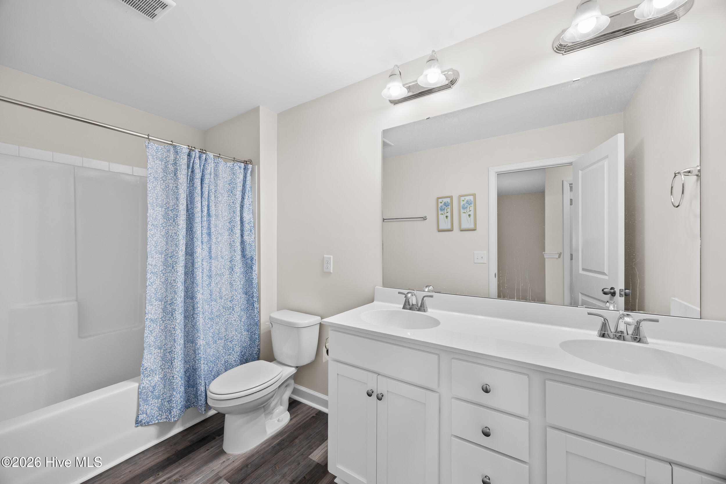 100558005 | Photo 25