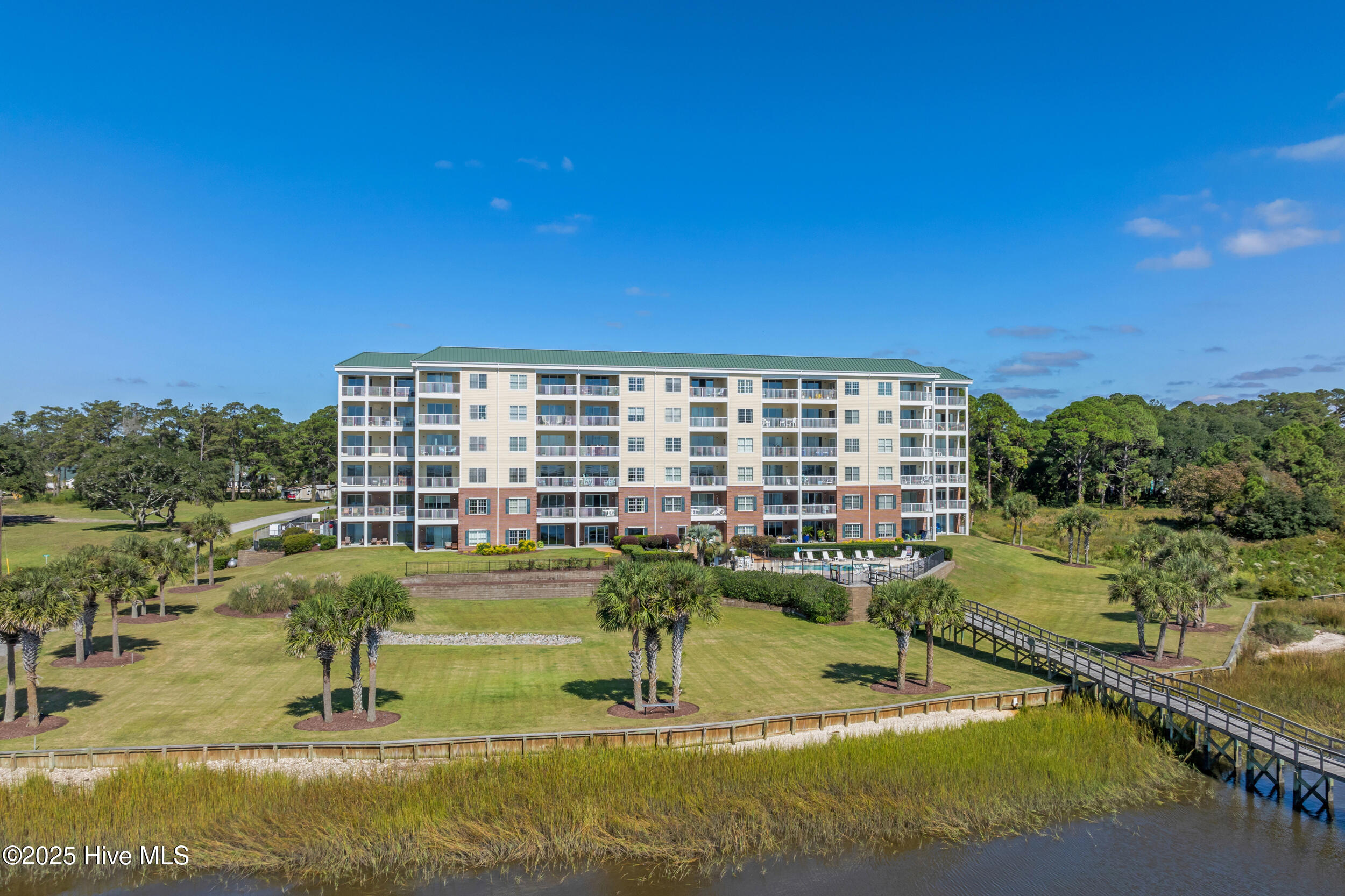 100537007 | Photo 33