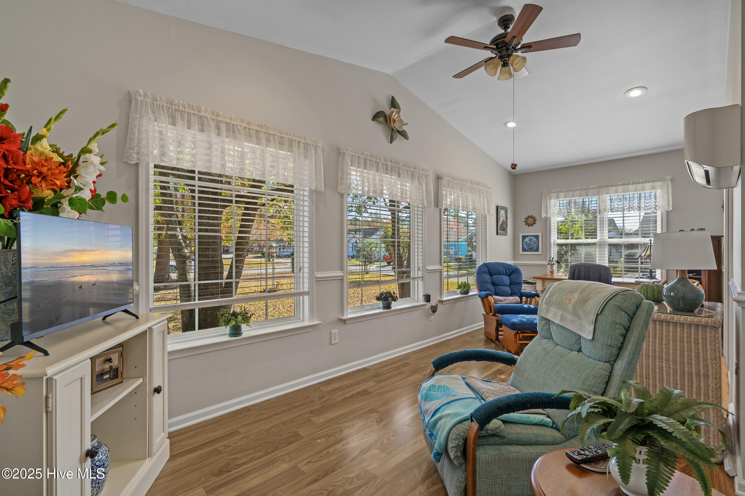 100542117 | Photo 17