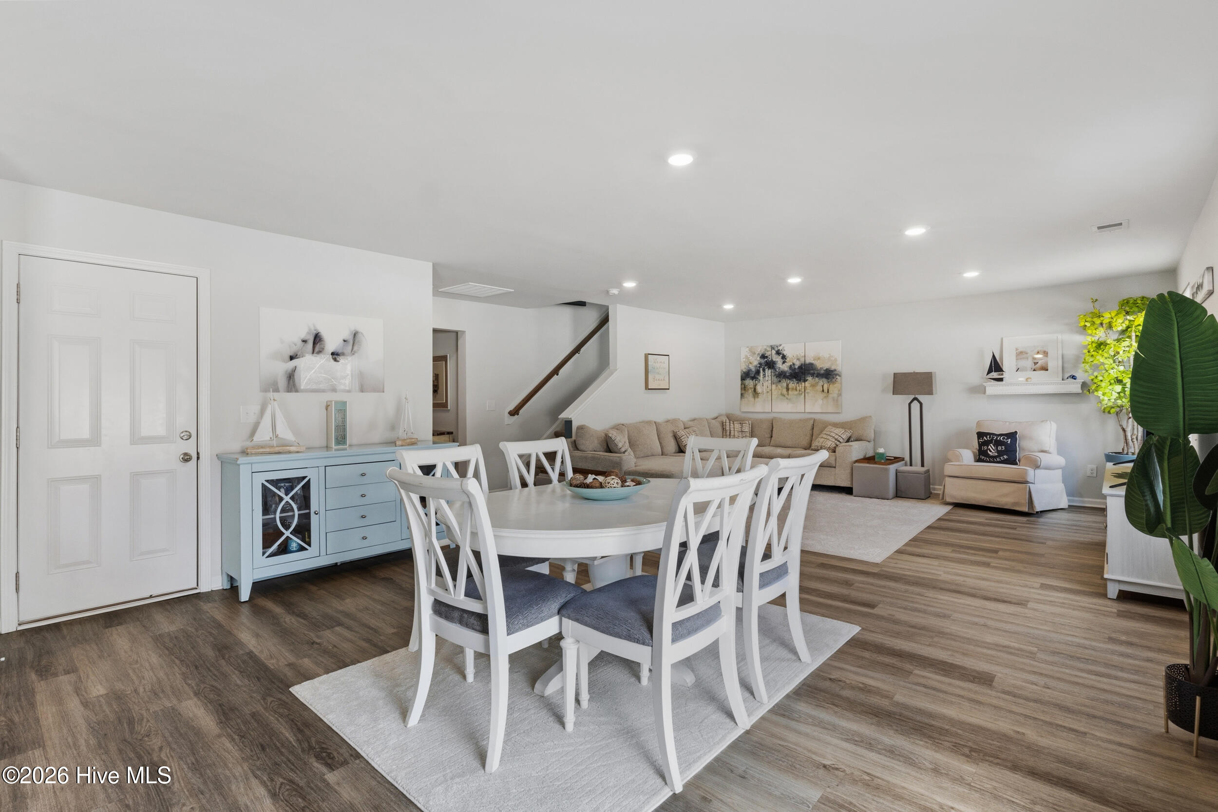 100558128 | Photo 16