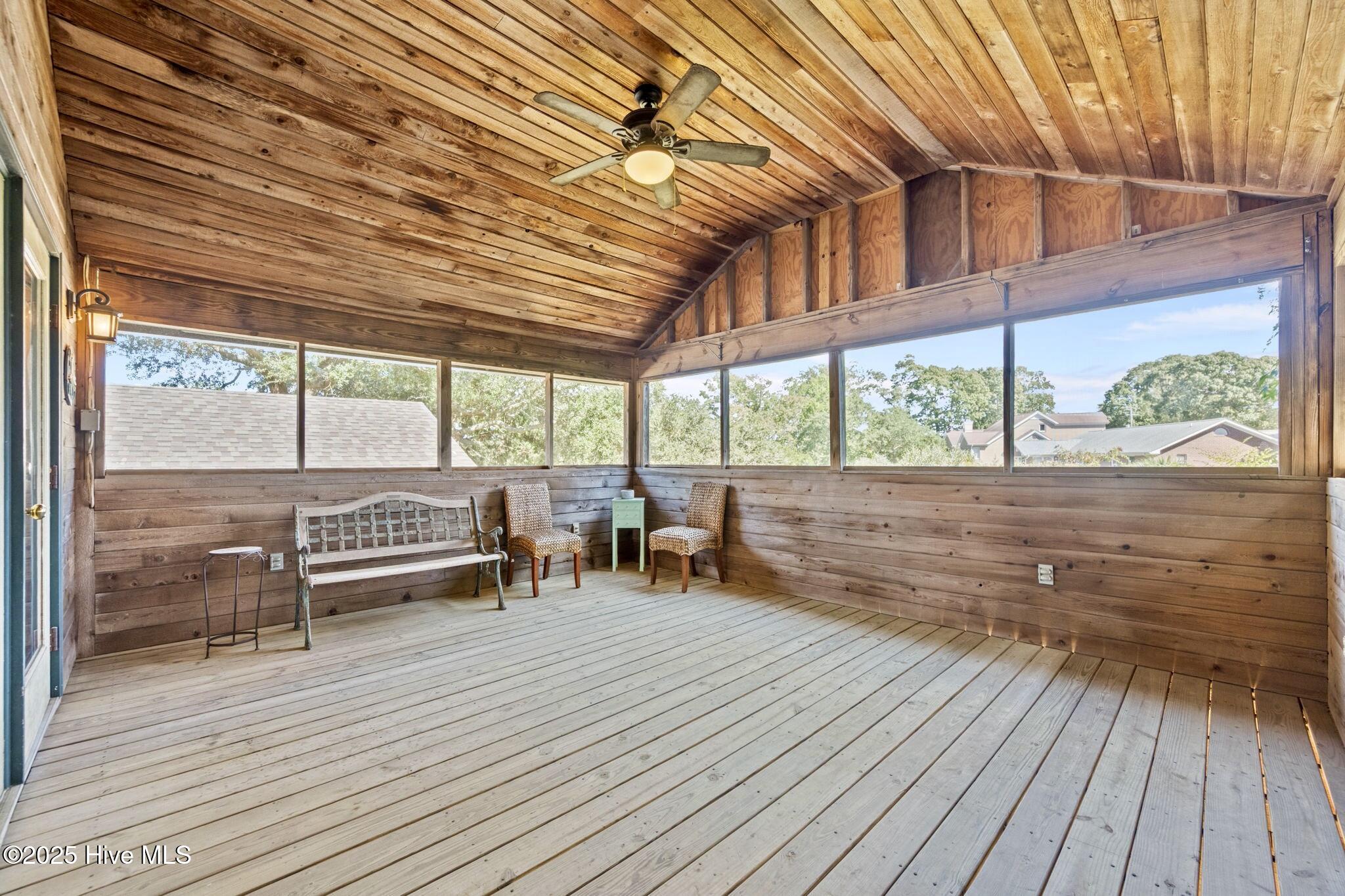 100532839 | Photo 32