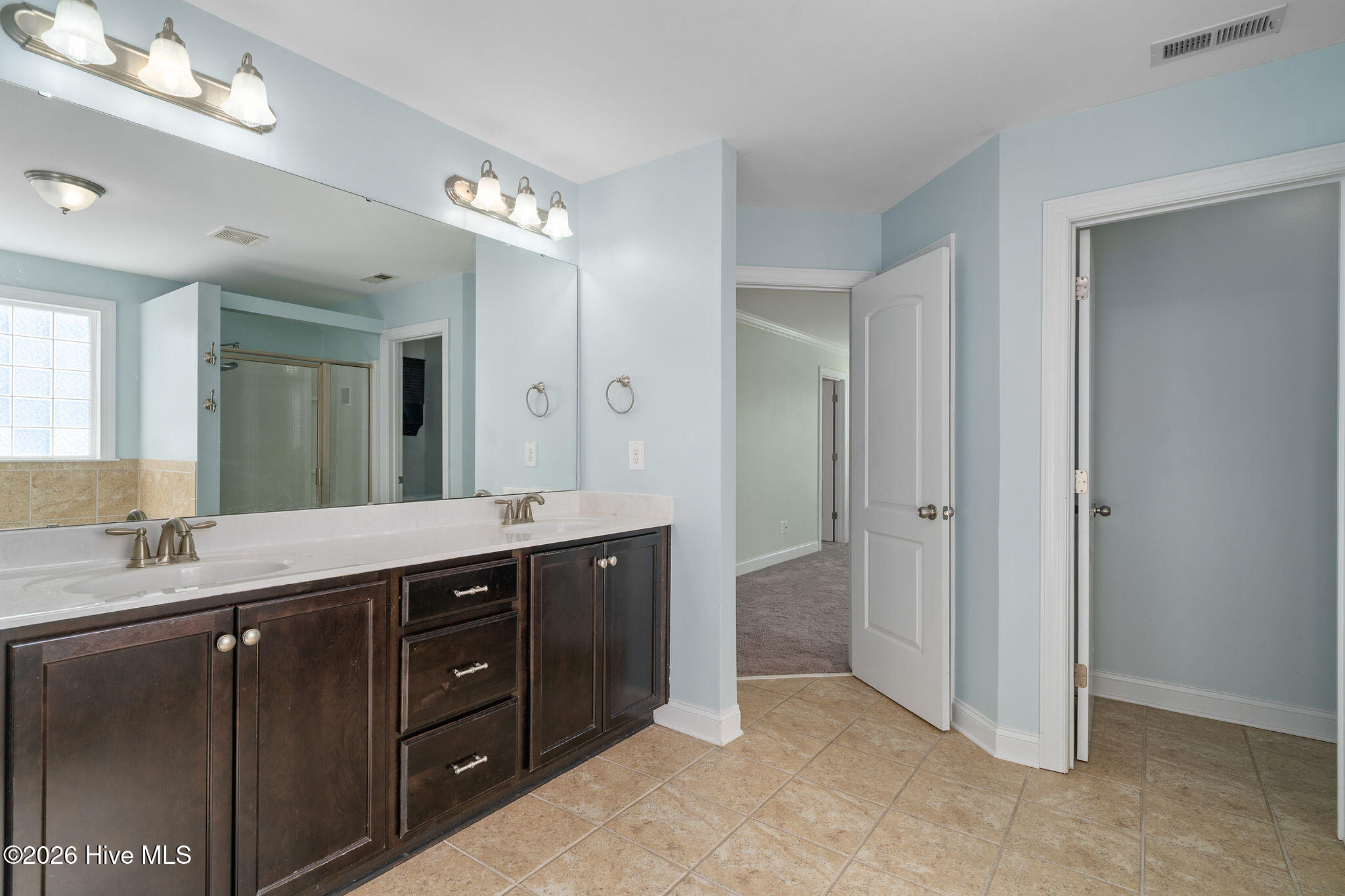 100547626 | Photo 23