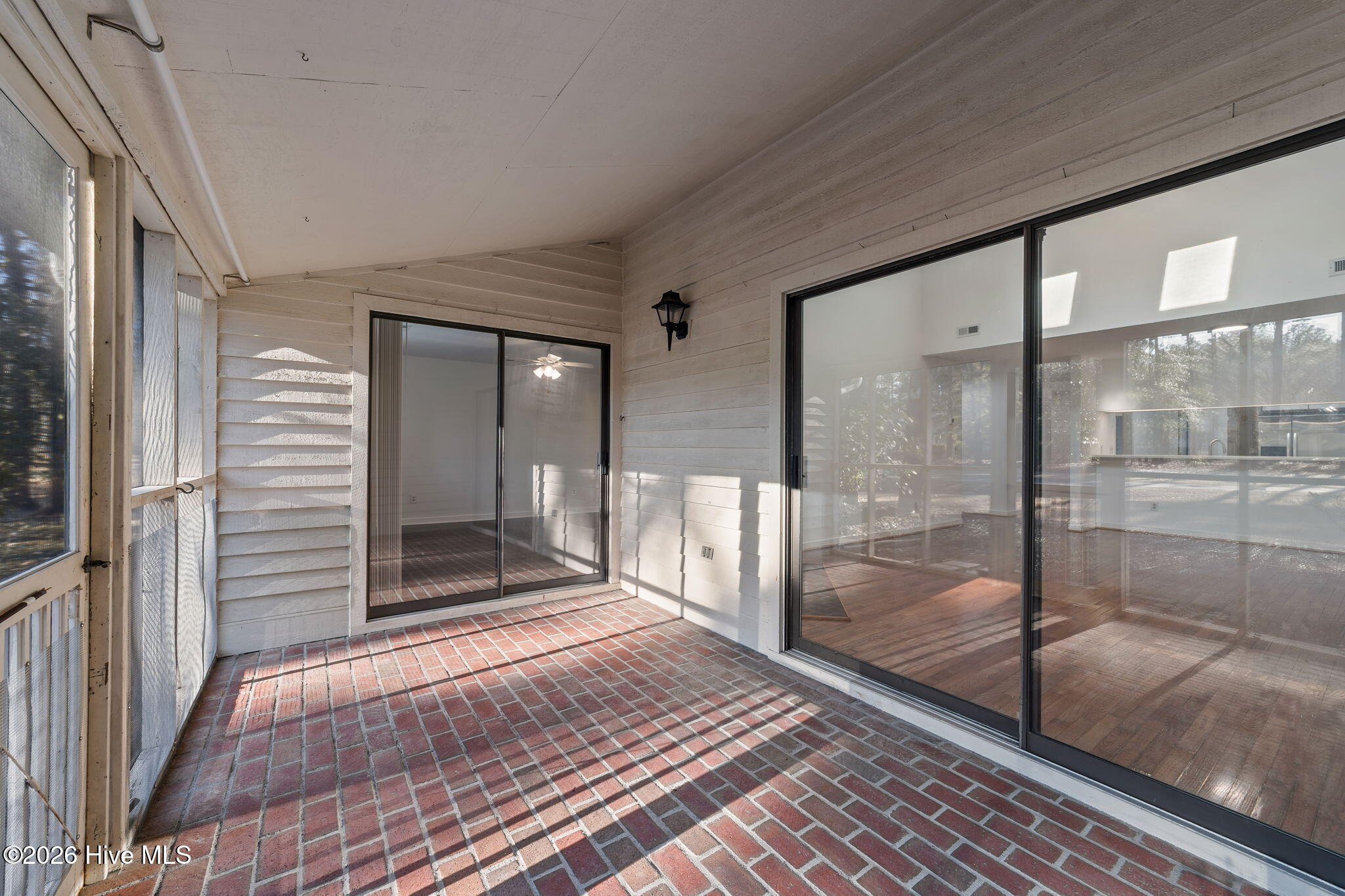 100553708 | Photo 21