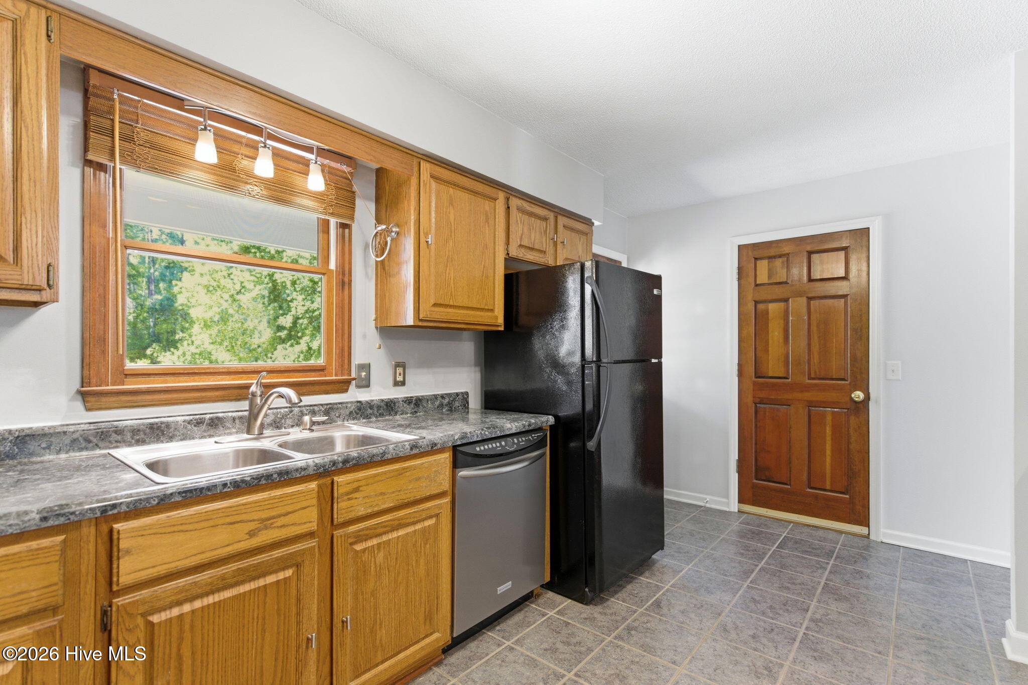 100569907 | Photo 15