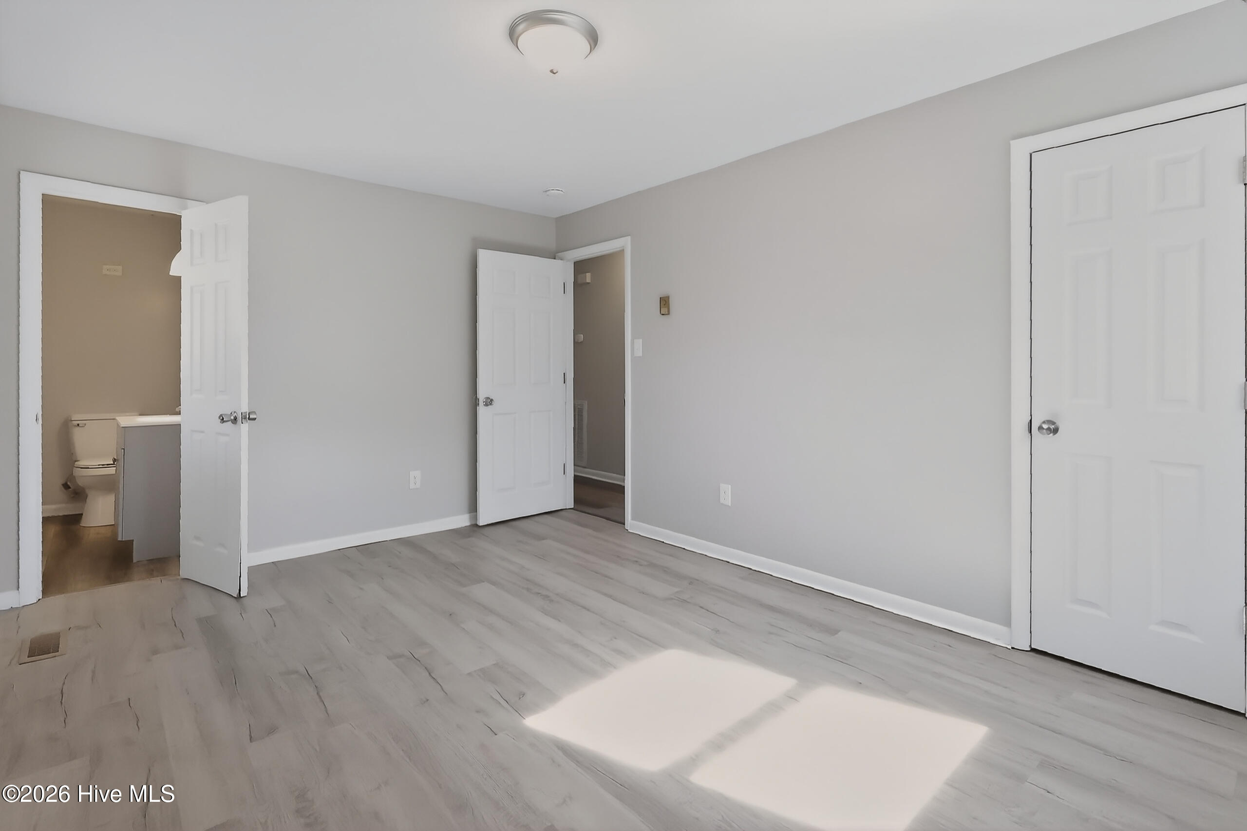 100557276 | Photo 12