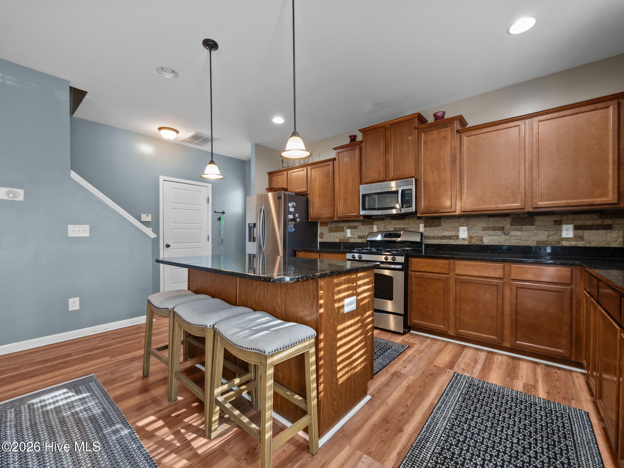 100548967 | Photo 35