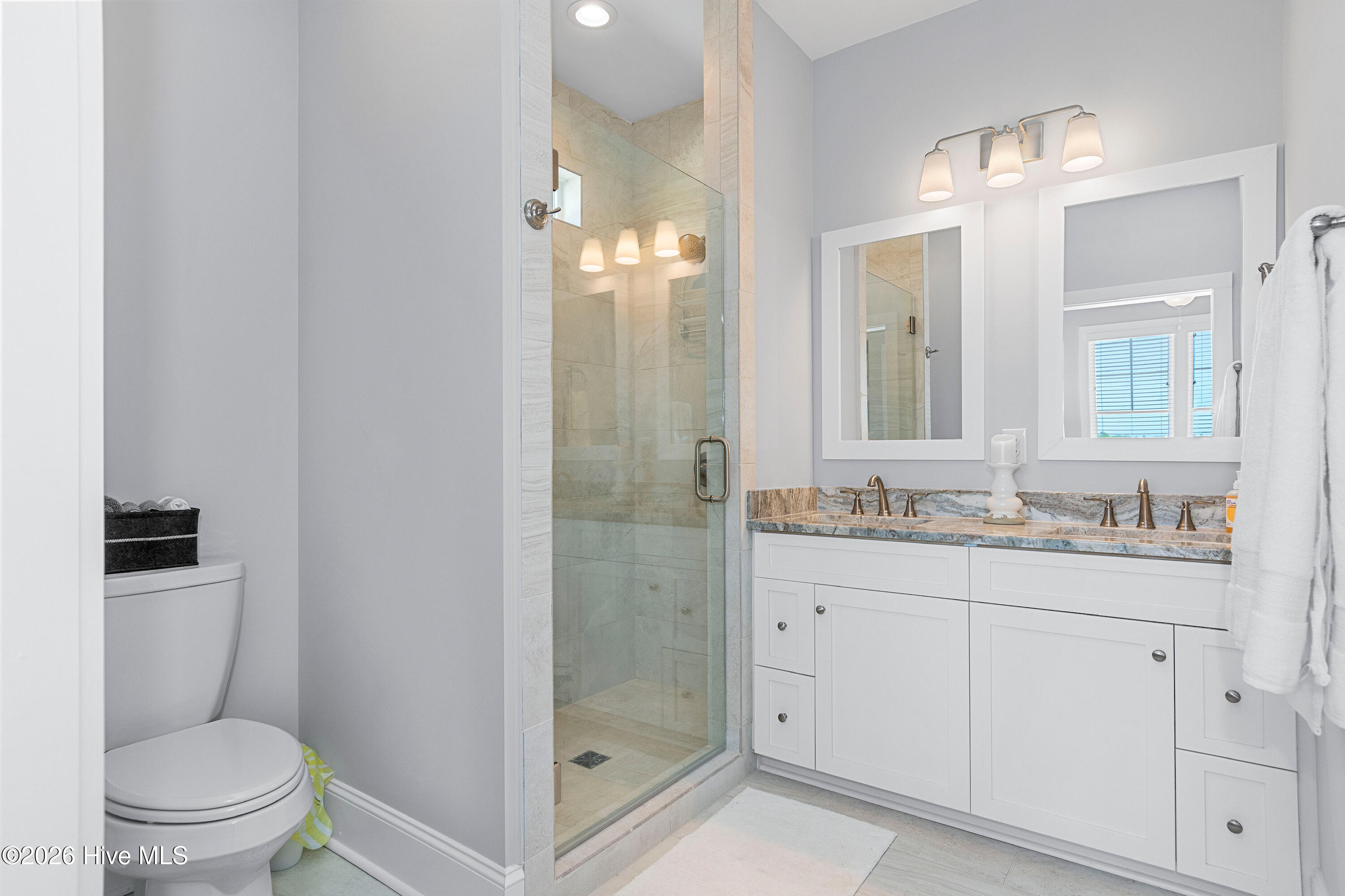 100565298 | Photo 16