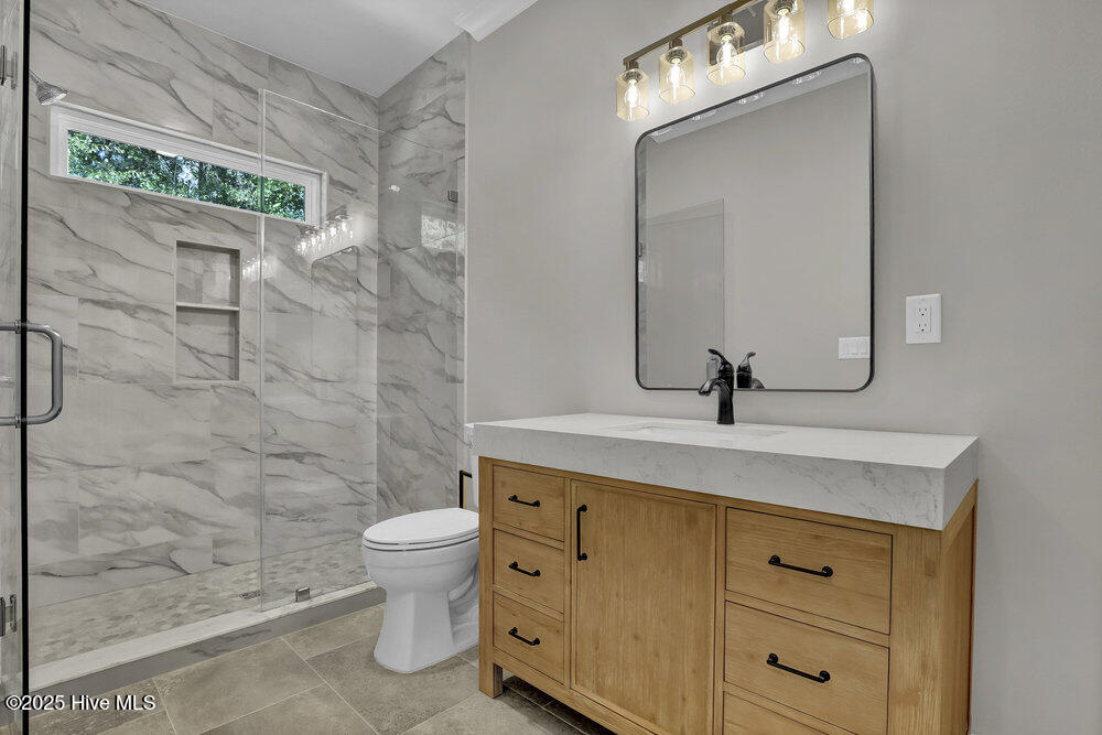 100509859 | Photo 25