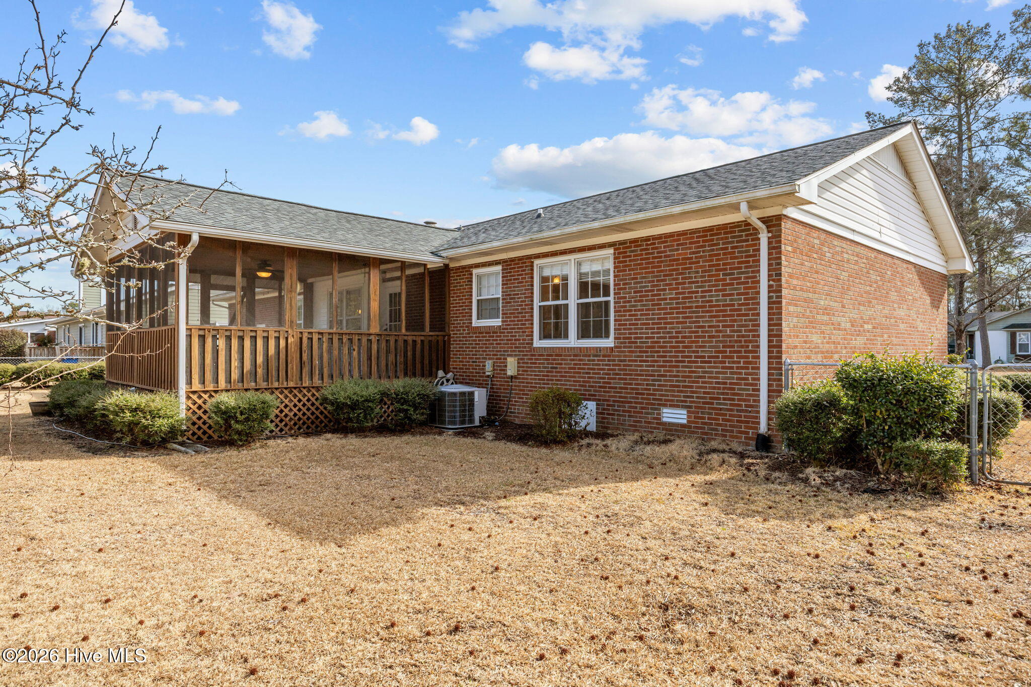 100550473 | Photo 34