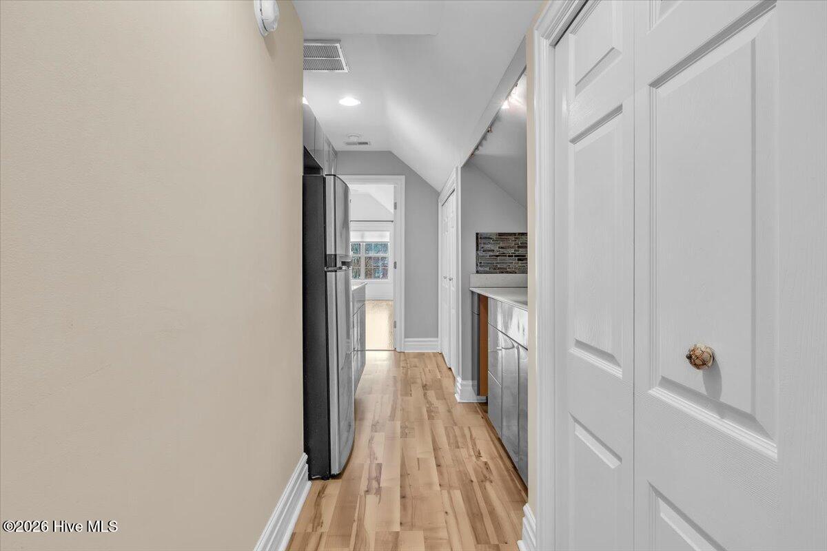 100559889 | Photo 39