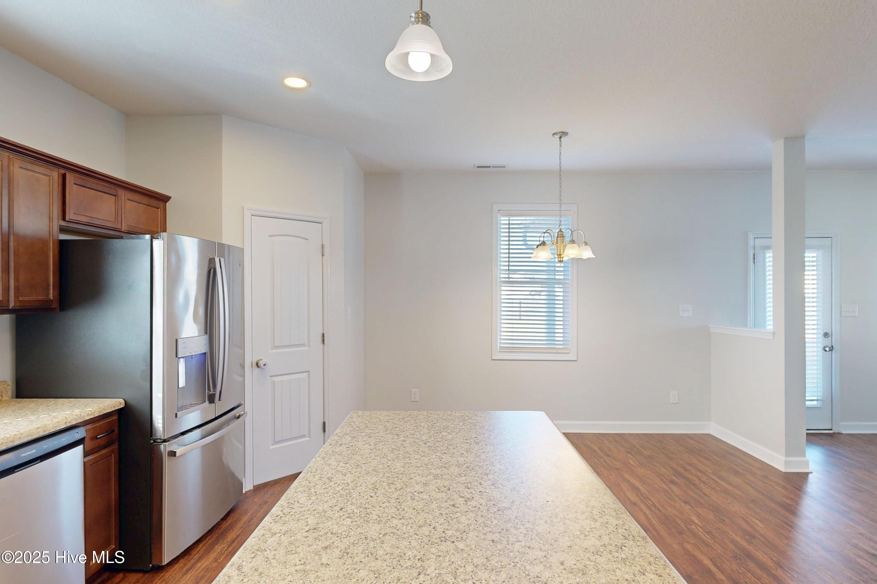 100545262 | Photo 19