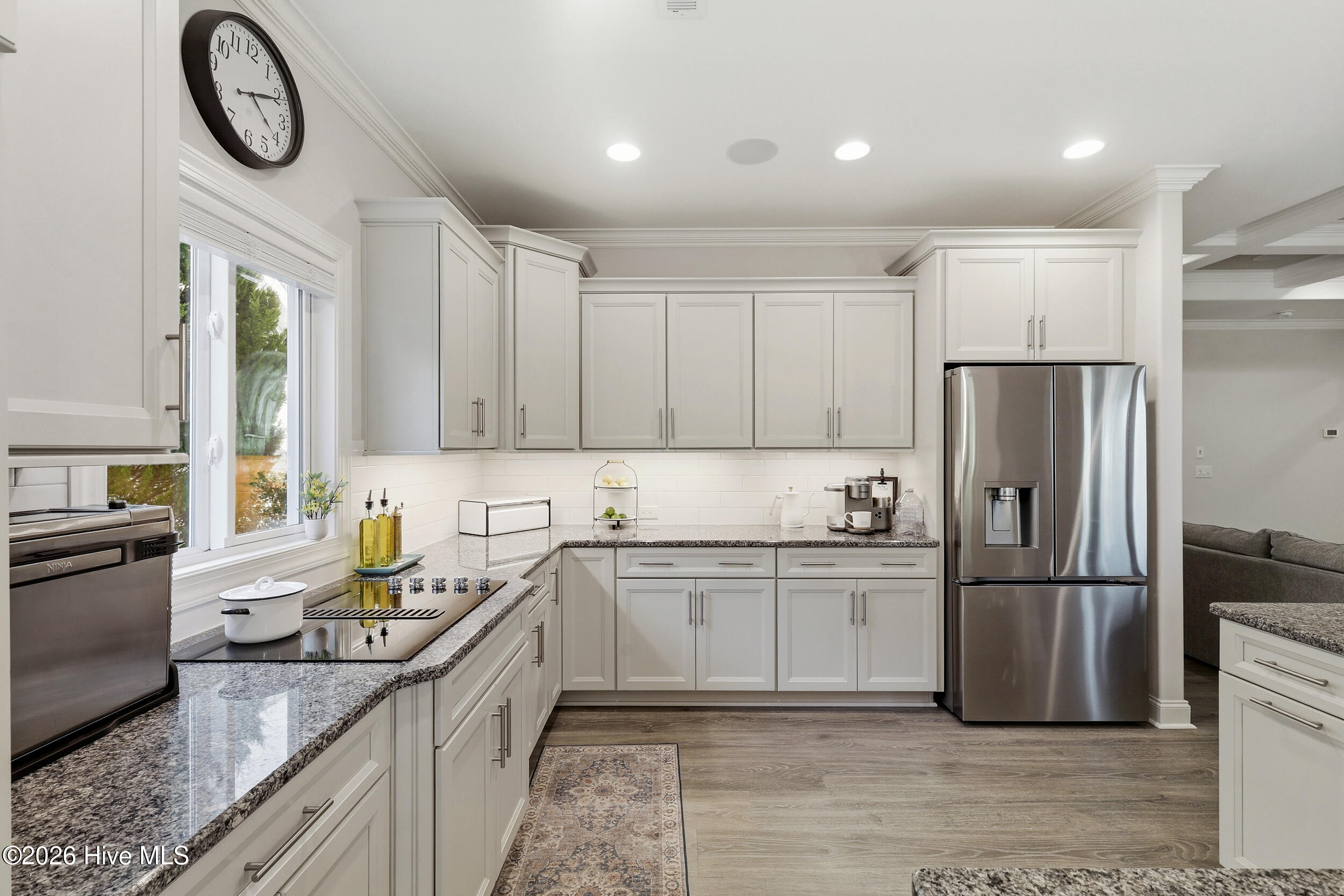 100551027 | Photo 22