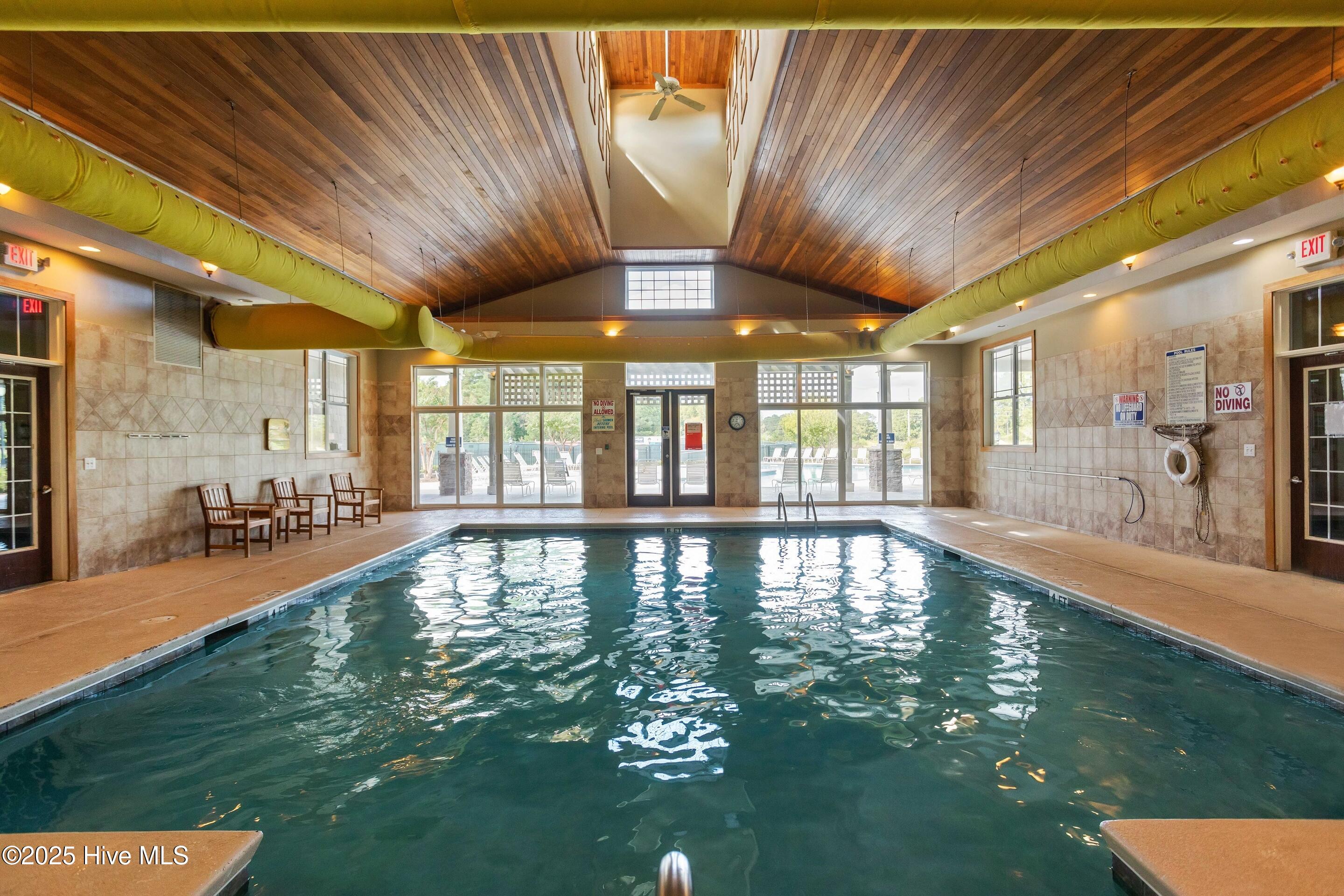 100532722 | Photo 75