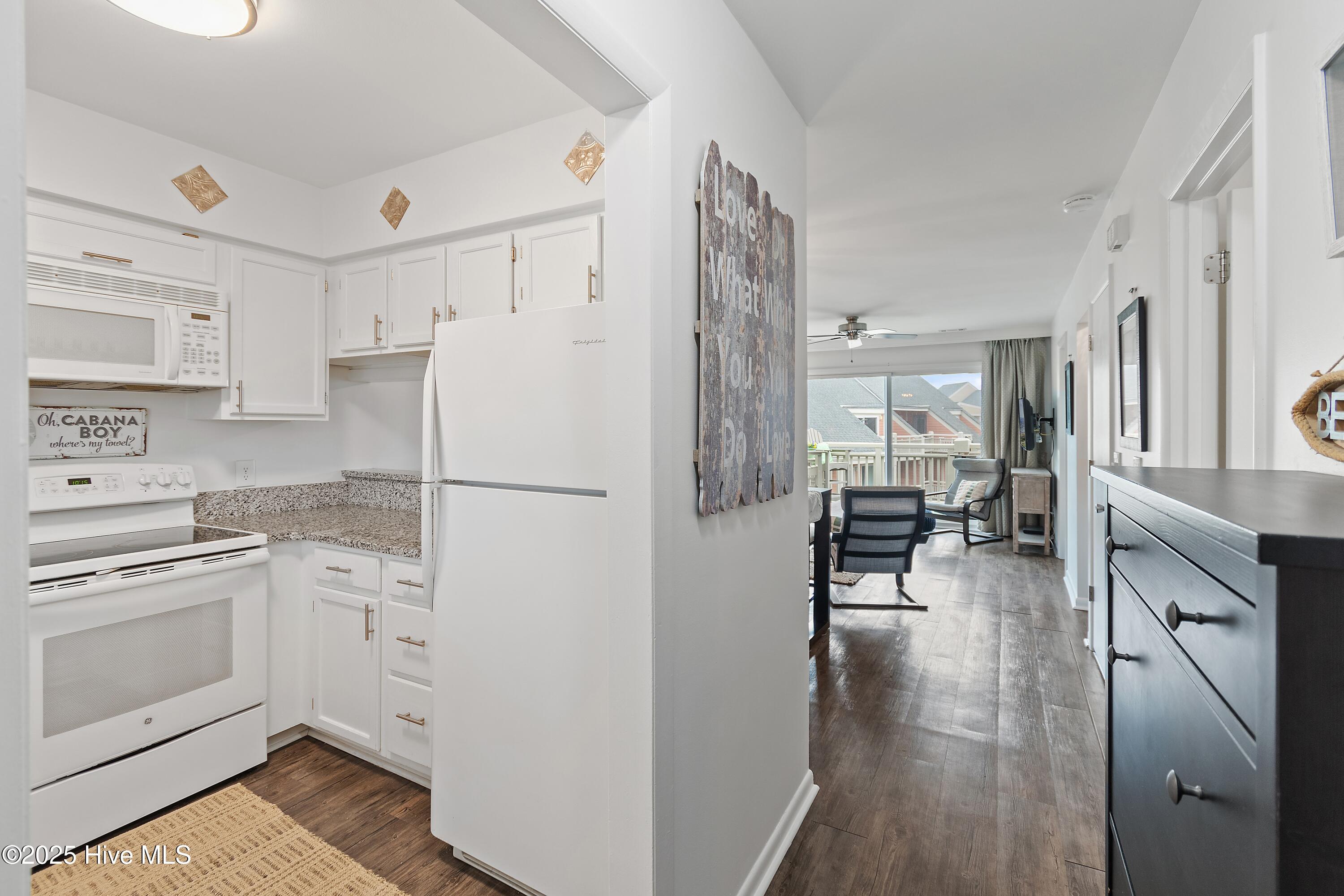 100533789 | Photo 22