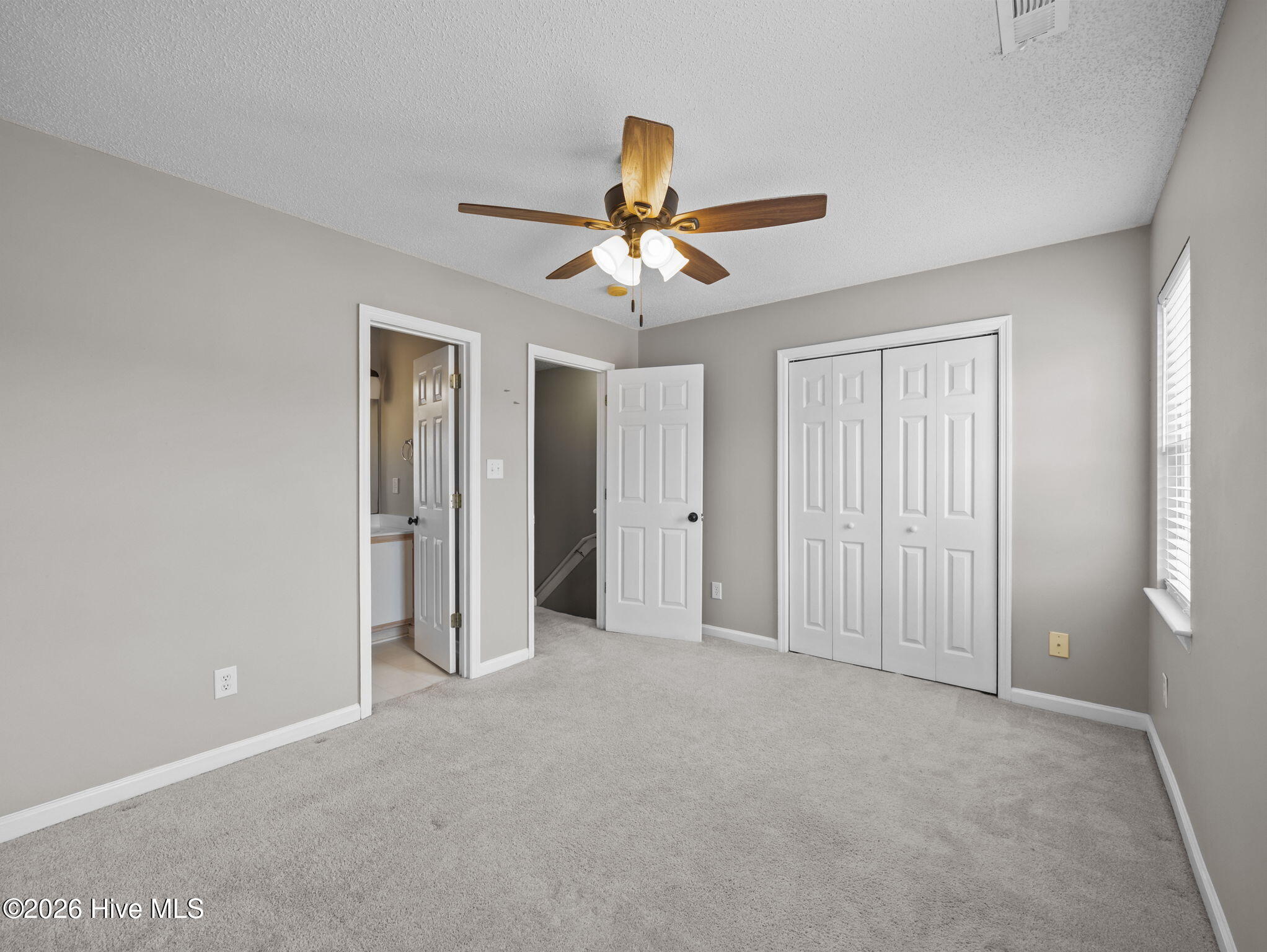 100565275 | Photo 16