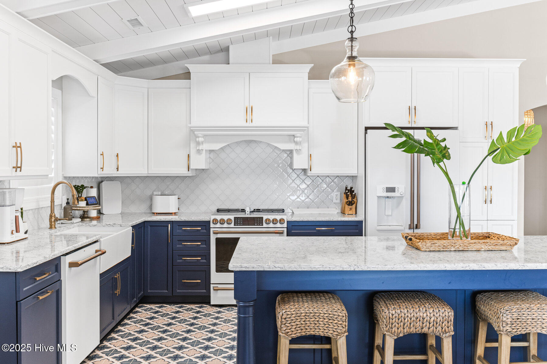 100542757 | Photo 18