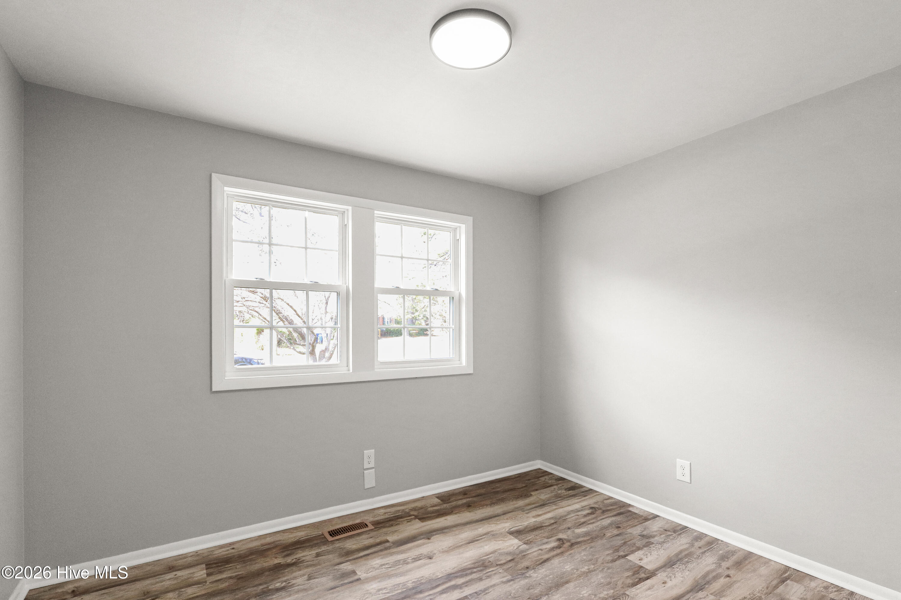 100562432 | Photo 25