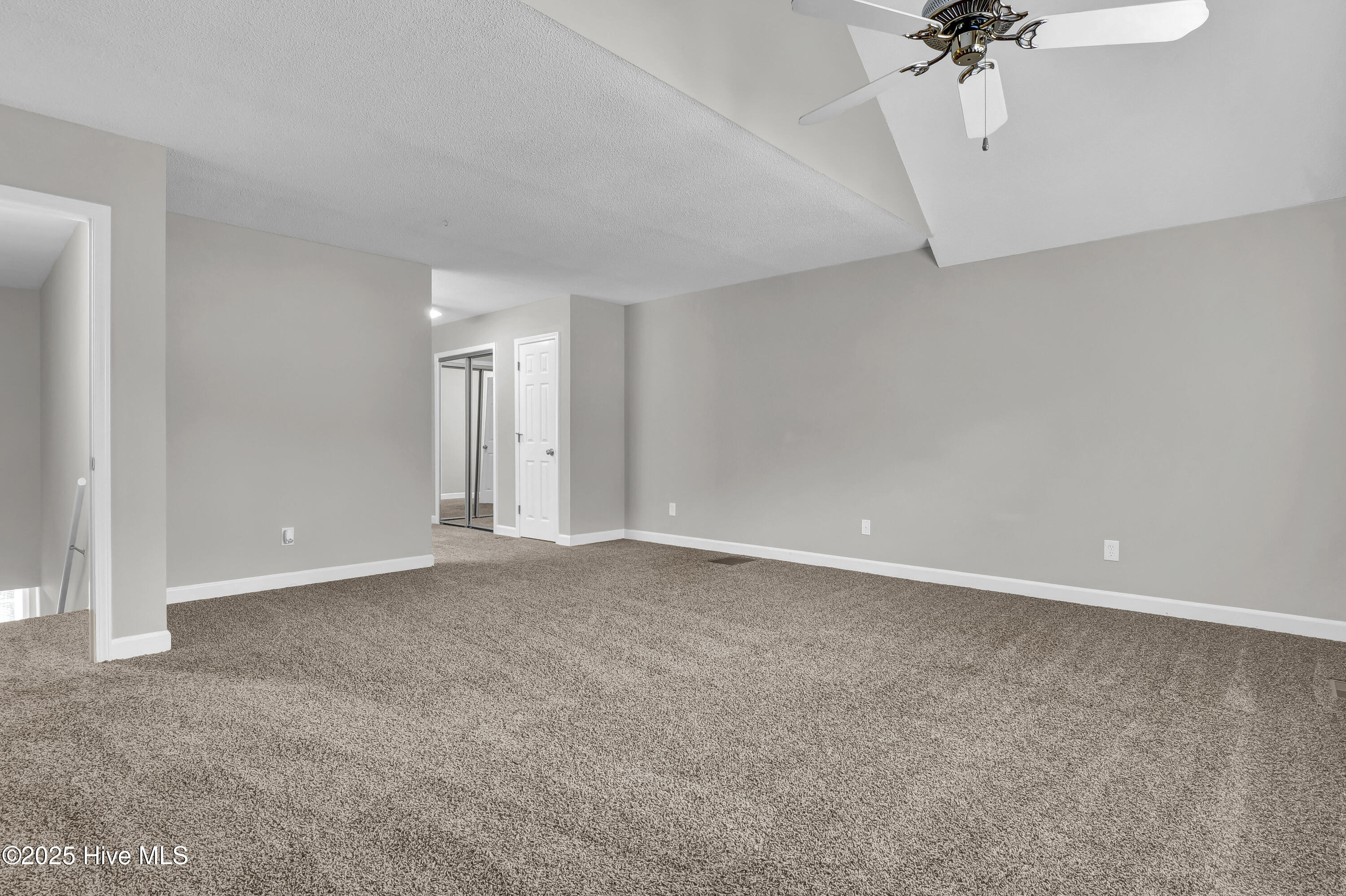 100557867 | Photo 17